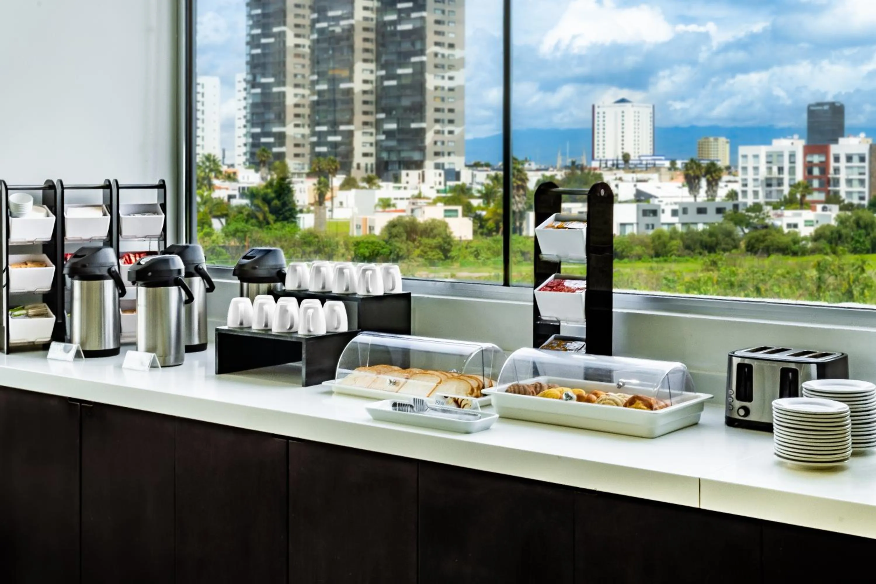 Breakfast in Holiday Inn Express & Suites Puebla Angelopolis by IHG
