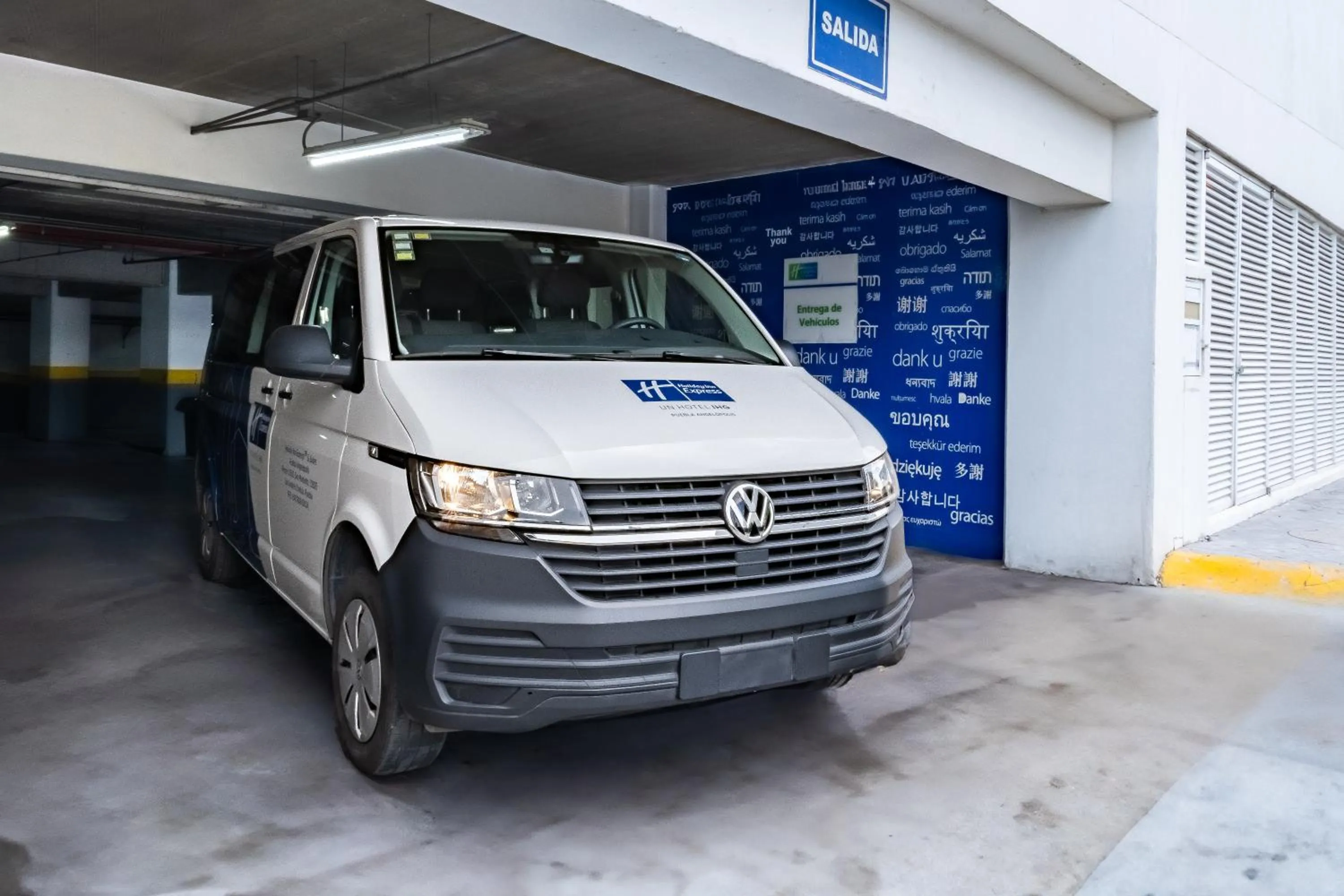 Parking in Holiday Inn Express & Suites Puebla Angelopolis by IHG