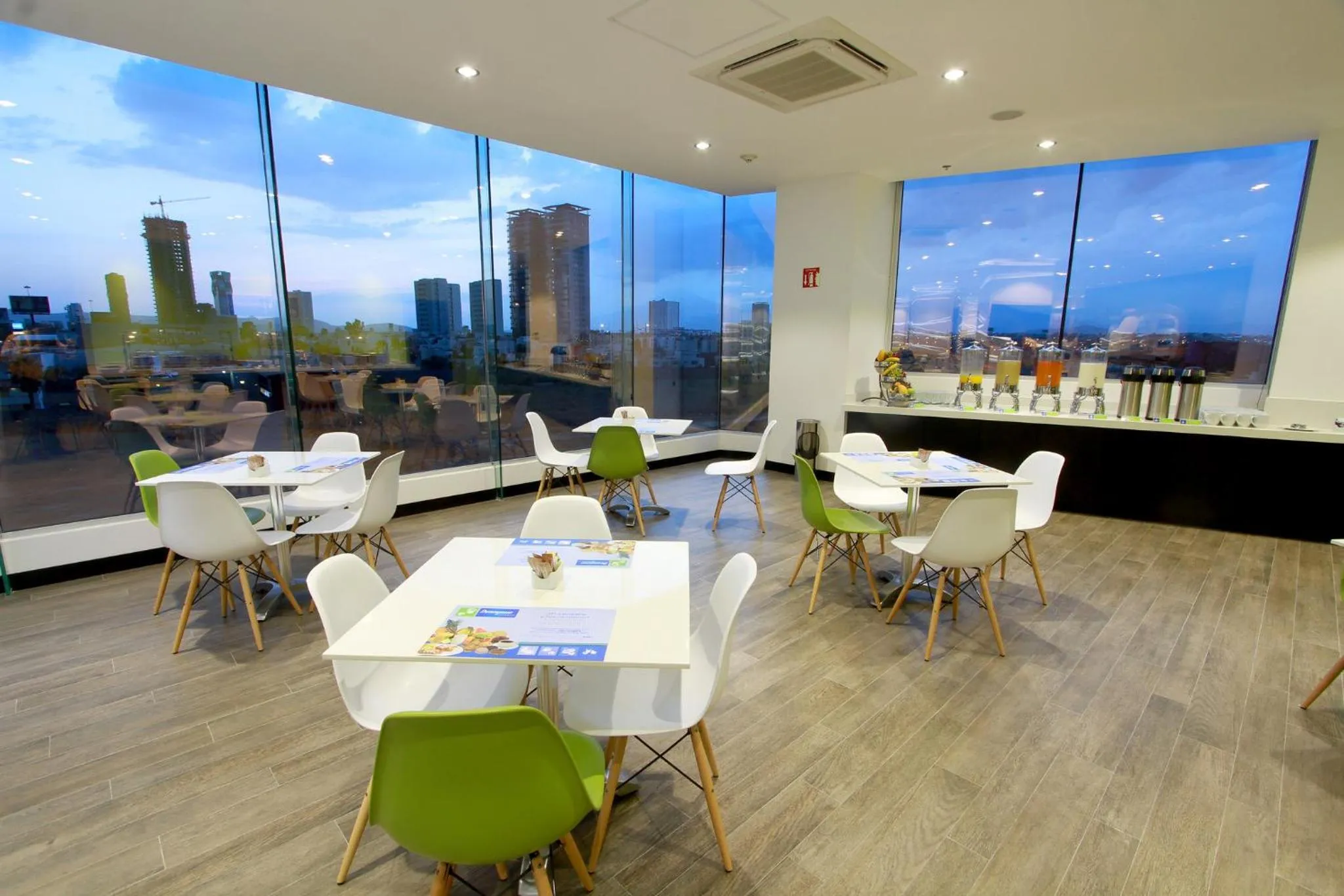 Breakfast in Holiday Inn Express & Suites Puebla Angelopolis by IHG