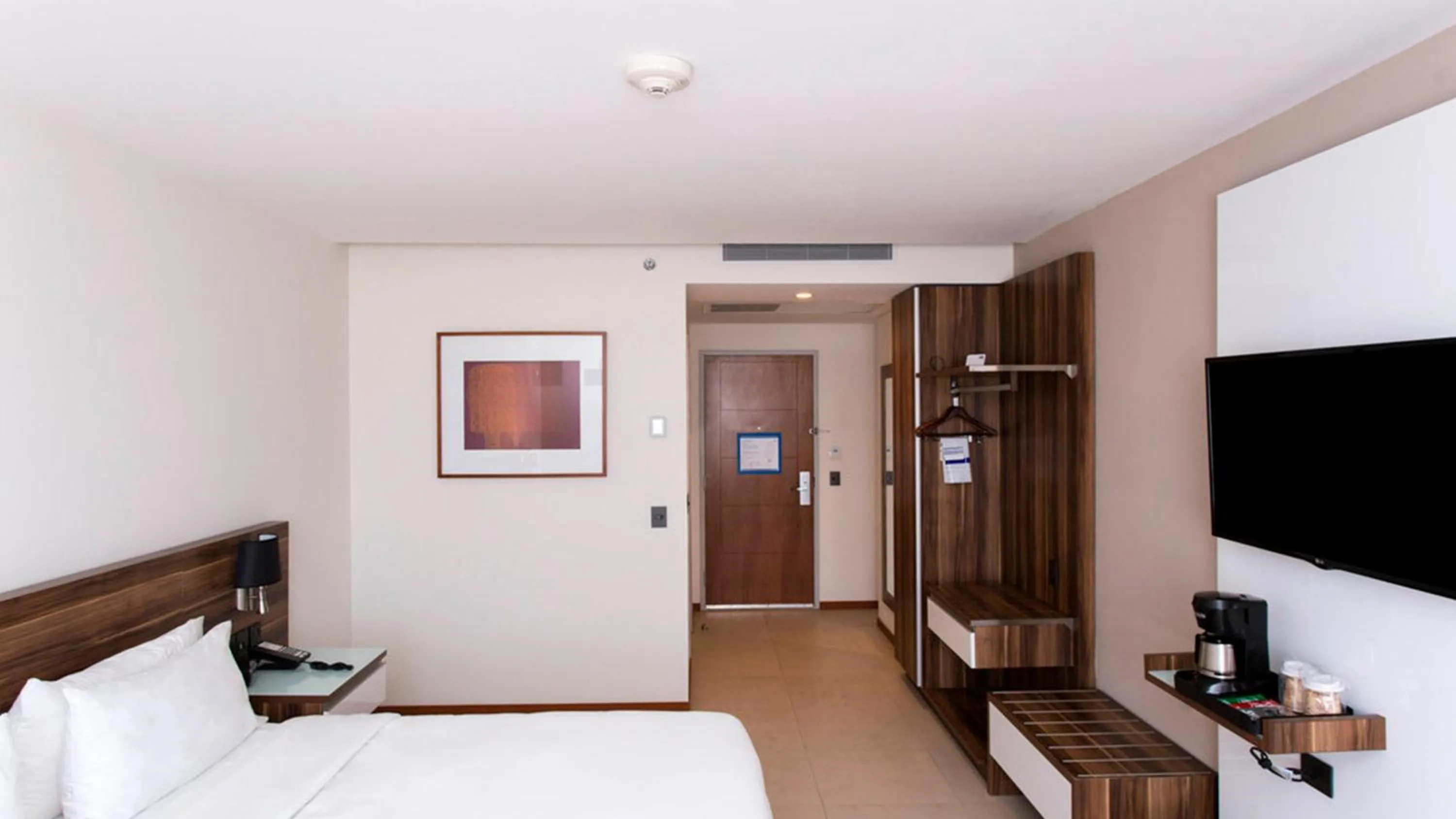 Photo of the whole room, Bed in Holiday Inn Express Puerto Vallarta by IHG