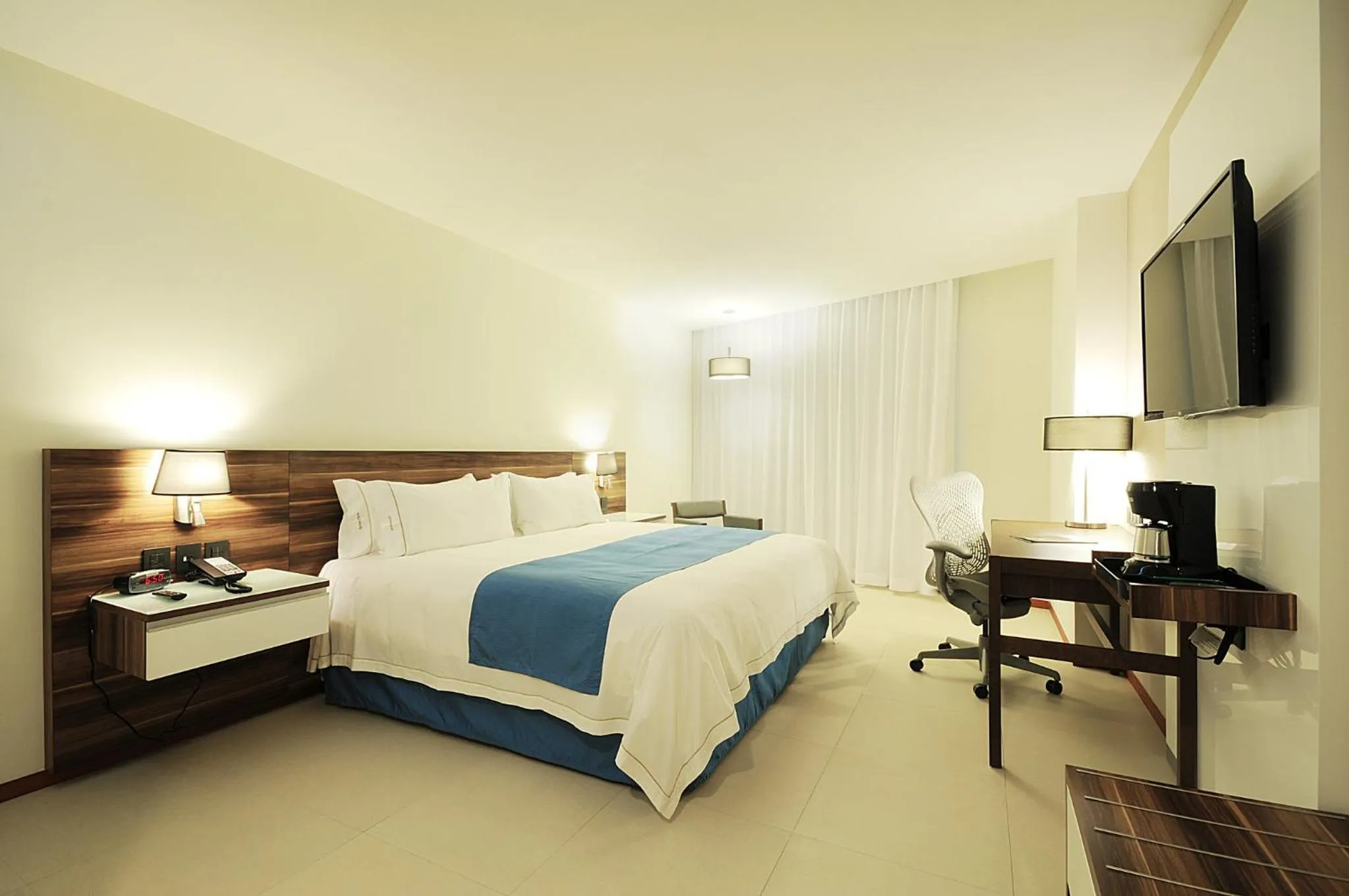 Photo of the whole room, Bed in Holiday Inn Express Puerto Vallarta by IHG