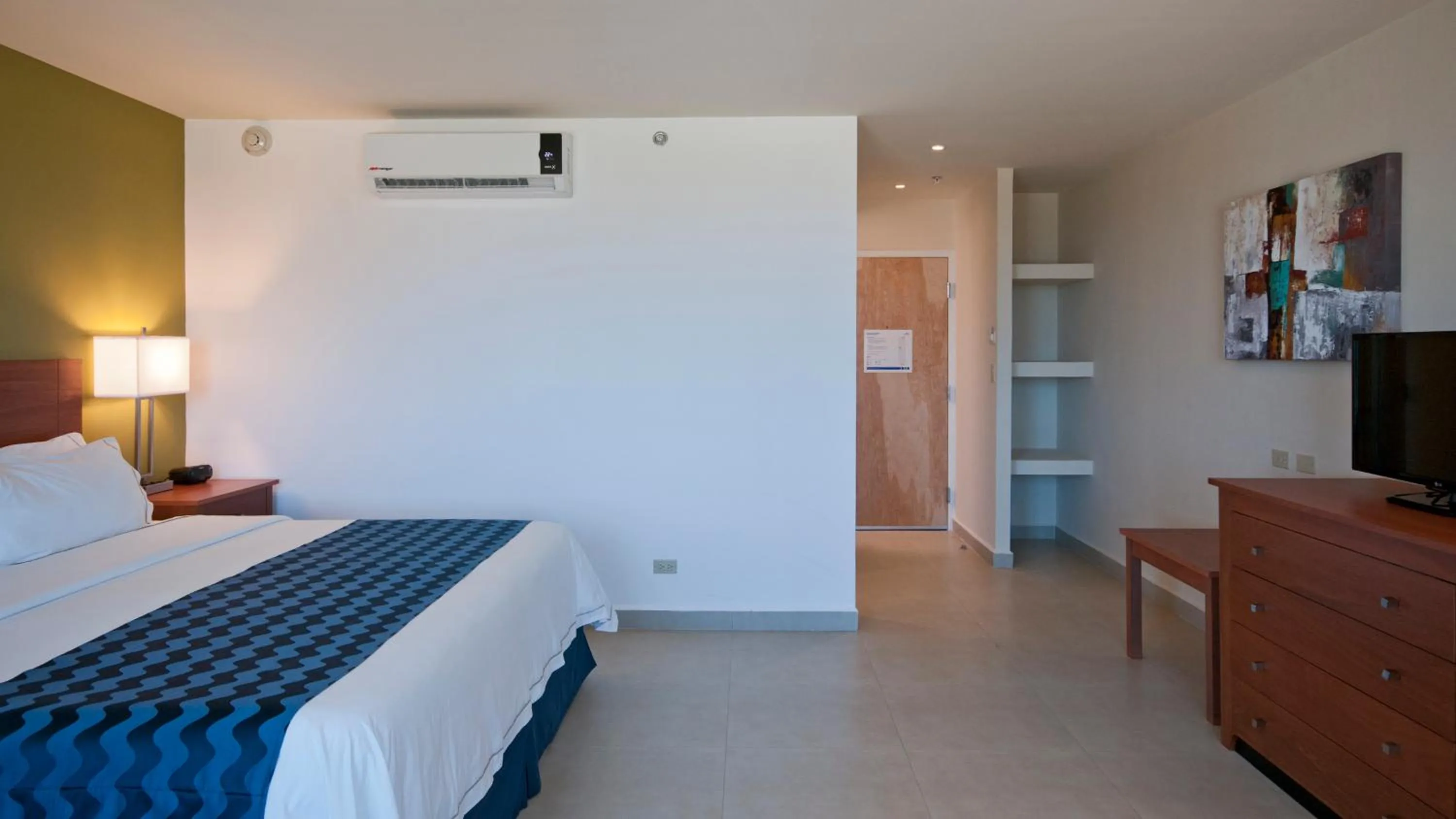 Bed in Holiday Inn Express Cabo San Lucas by IHG