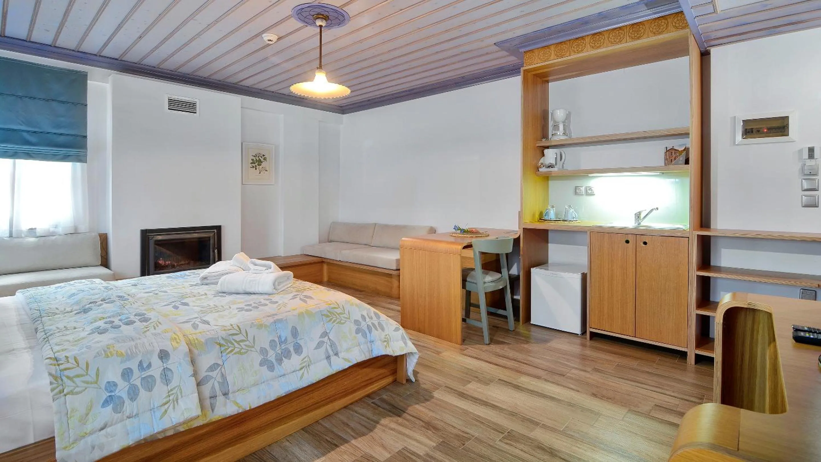 Coffee/tea facilities, Bed in Dilofo Hotel Luxury Suites