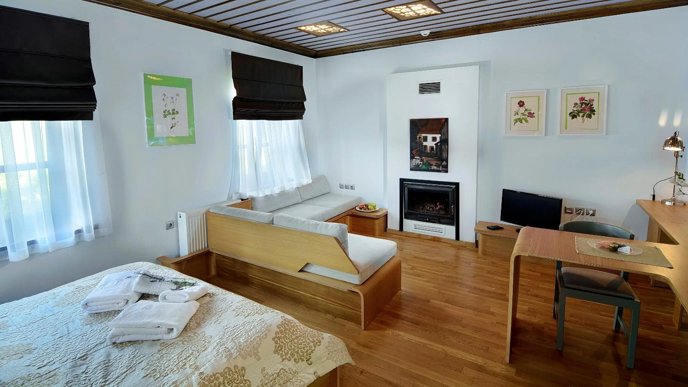 TV and multimedia, Bed in Dilofo Hotel Luxury Suites