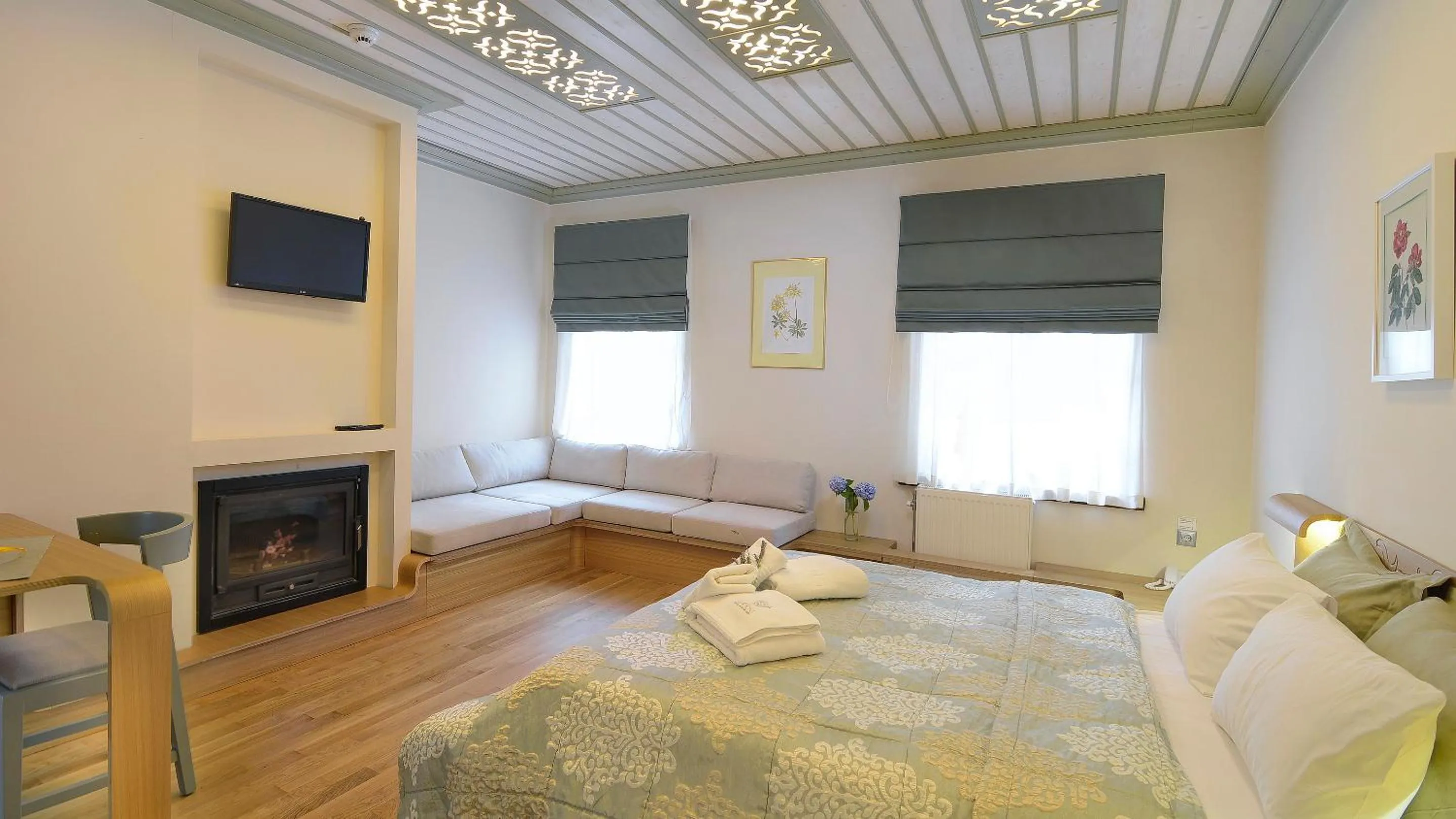 Seating area, Bed in Dilofo Hotel Luxury Suites