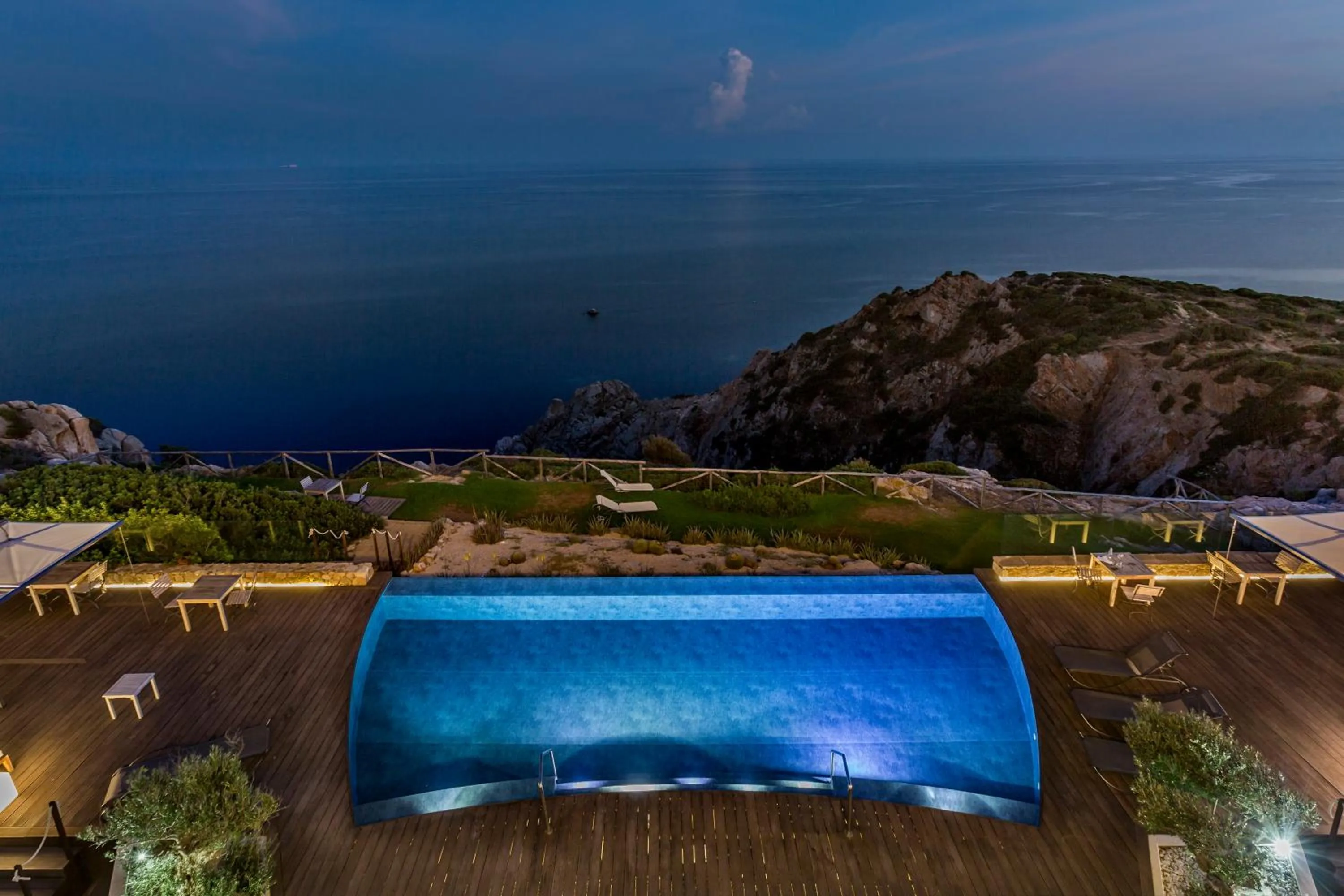 Pool view in Faro Capo Spartivento