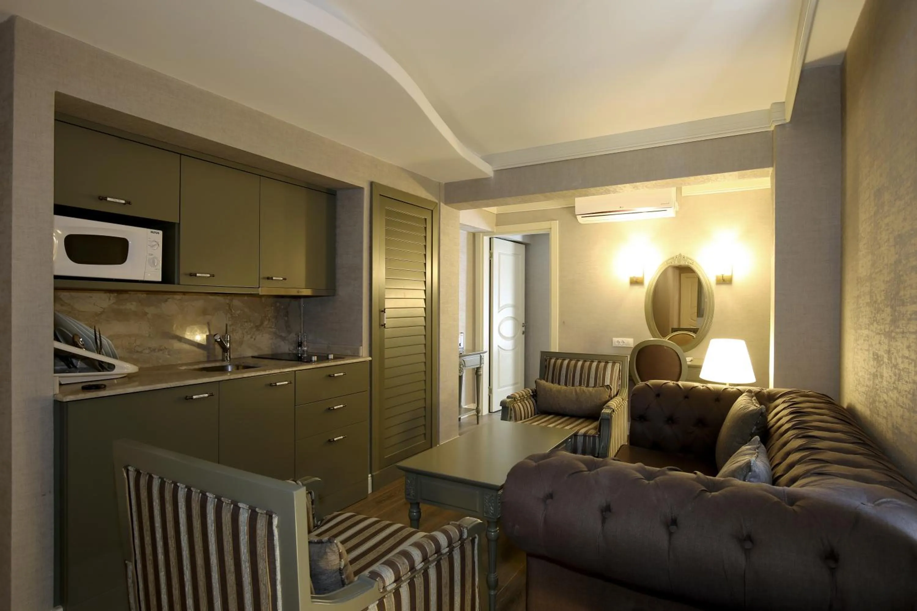 Kitchen or kitchenette in Pinehill Hotel & Suites