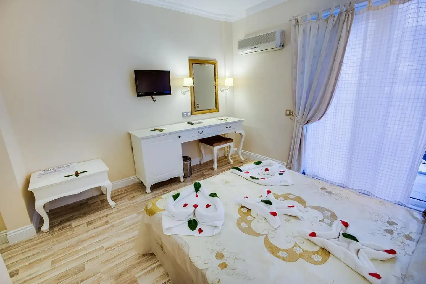 Bed in Pinehill Hotel & Suites Bed in Pinehill Hotel & Suites