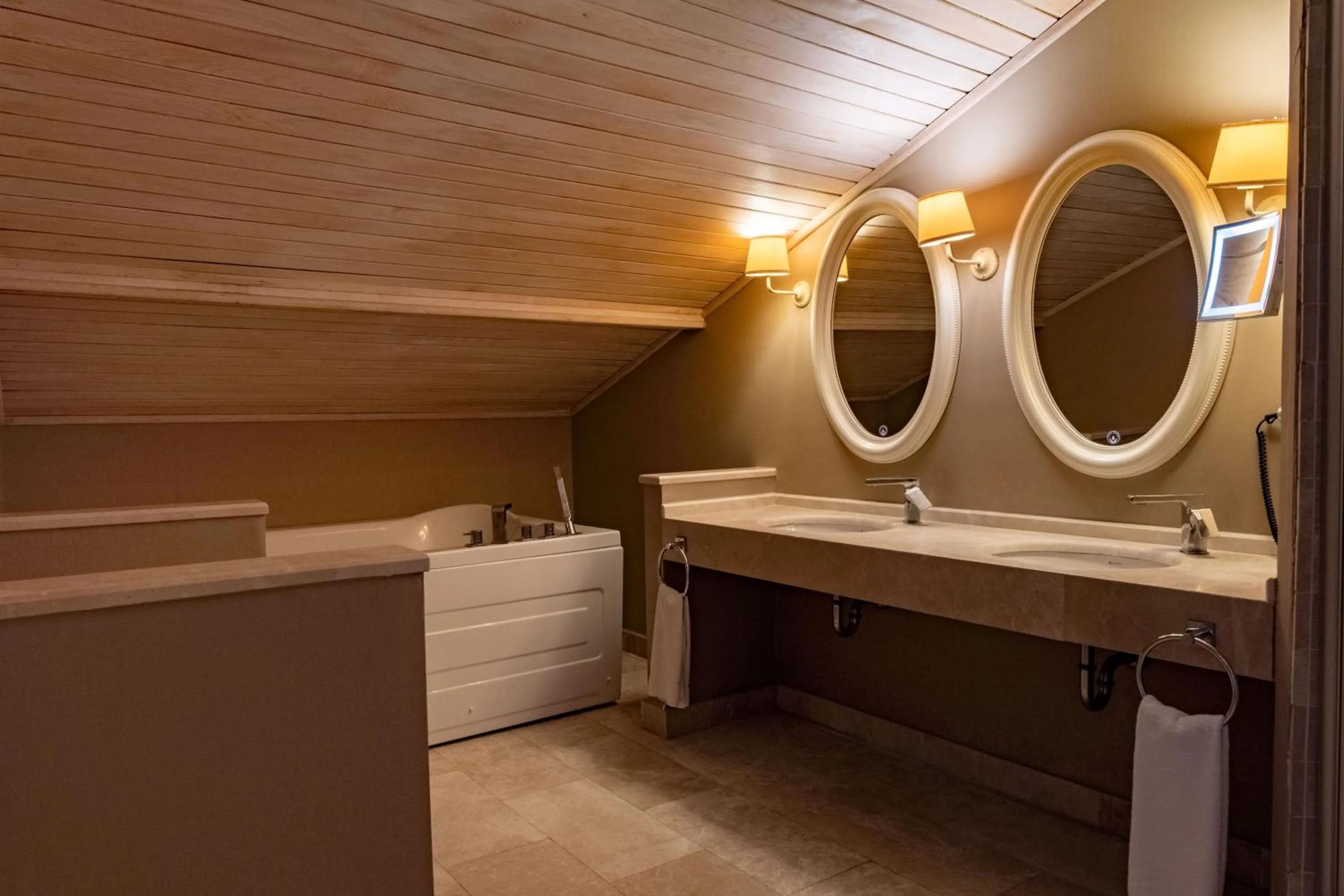 Pinehill Hotel & Suites