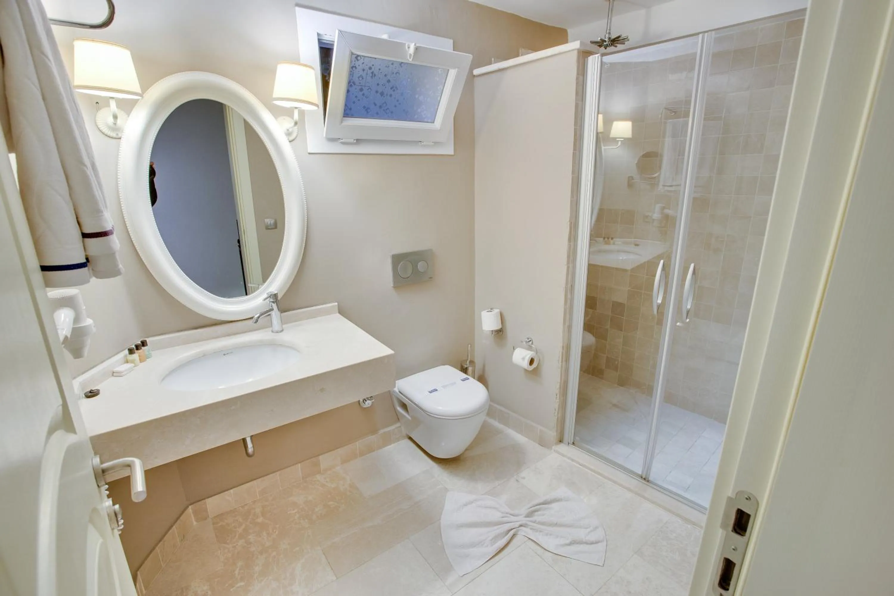 Decorative detail in Pinehill Hotel & Suites