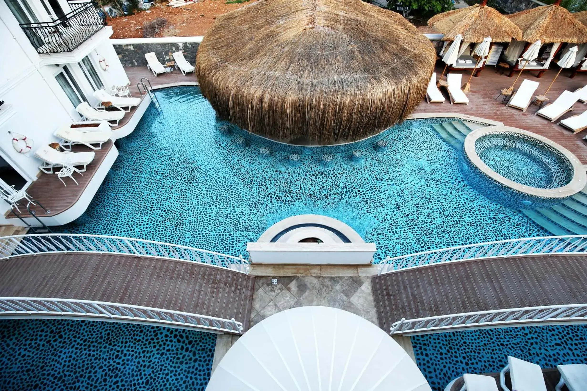 Swimming pool in Pinehill Hotel & Suites Swimming pool in Pinehill Hotel & Suites