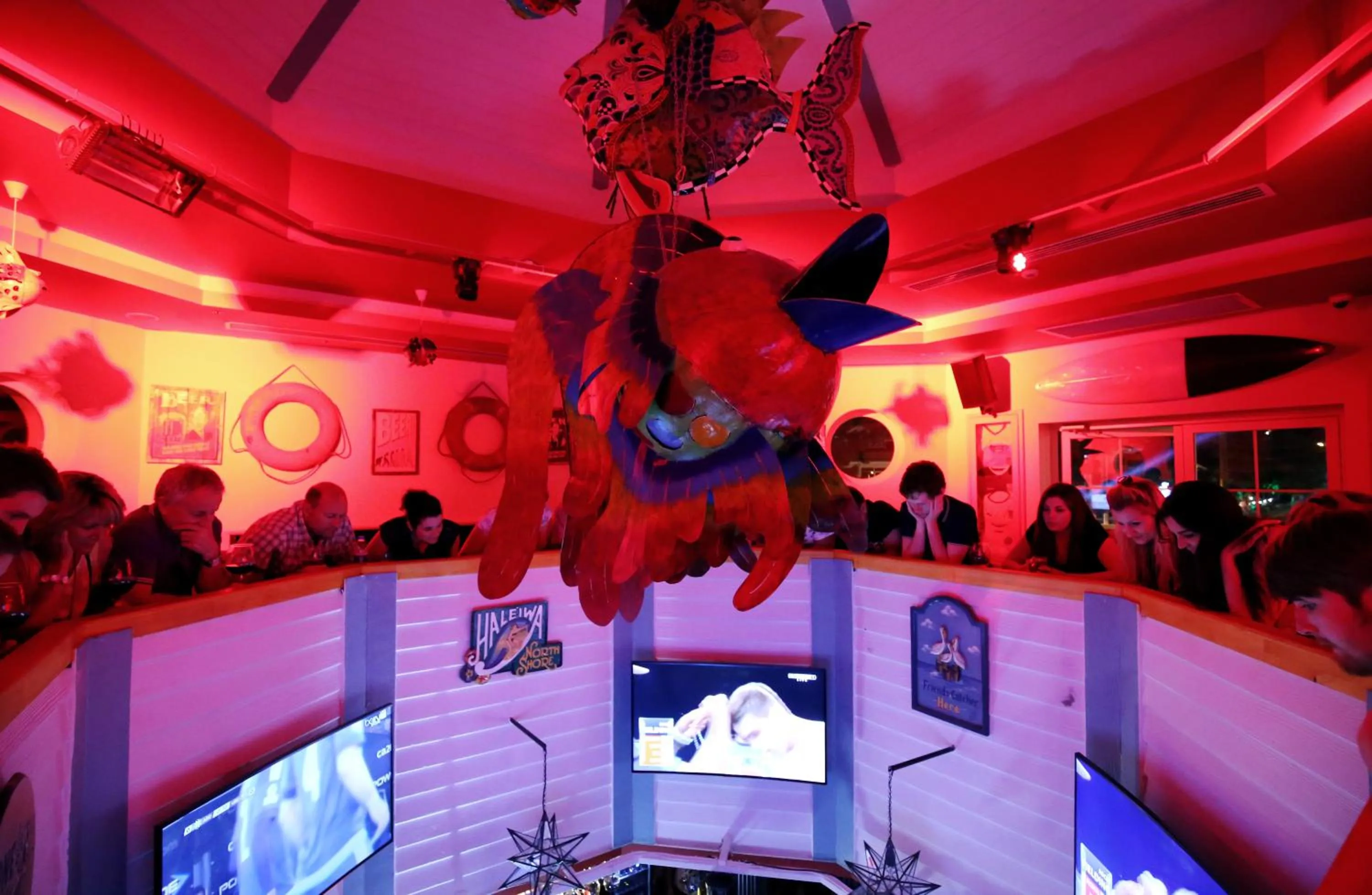 Restaurant/places to eat in Pinehill Hotel & Suites