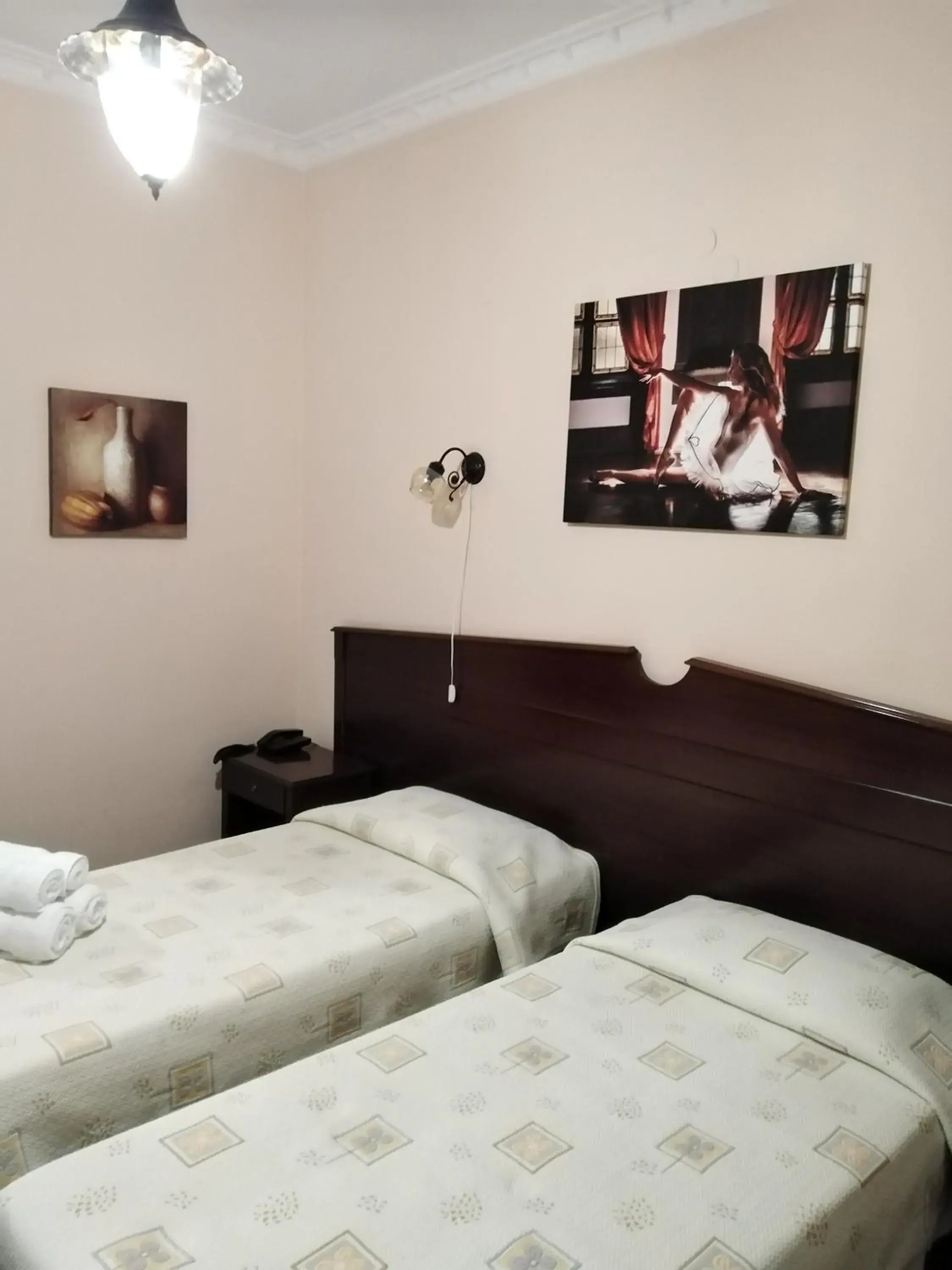 Twin Room with Mountain View - single occupancy in Hotel Faraggi Twin Room with Mountain View - single occupancy in Hotel Faraggi