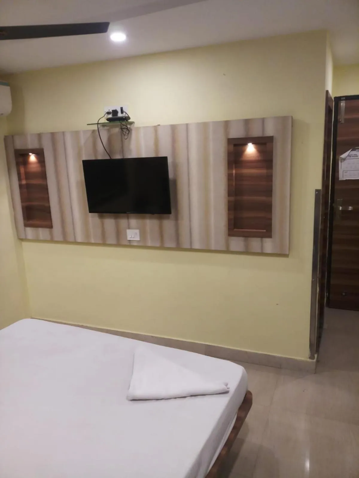 Photo of the whole room, Bed in Hotel Rayan Inn