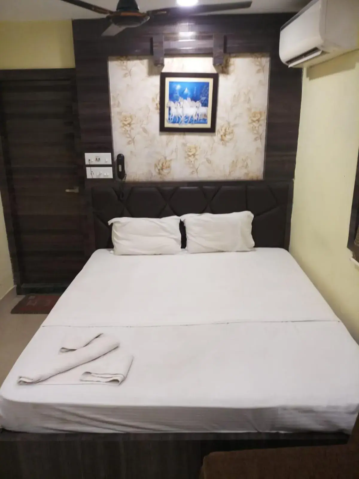 Photo of the whole room, Bed in Hotel Rayan Inn Photo of the whole room, Bed in Hotel Rayan Inn