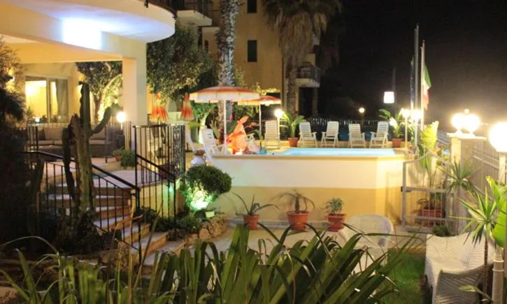 Patio in Lion's Hotel