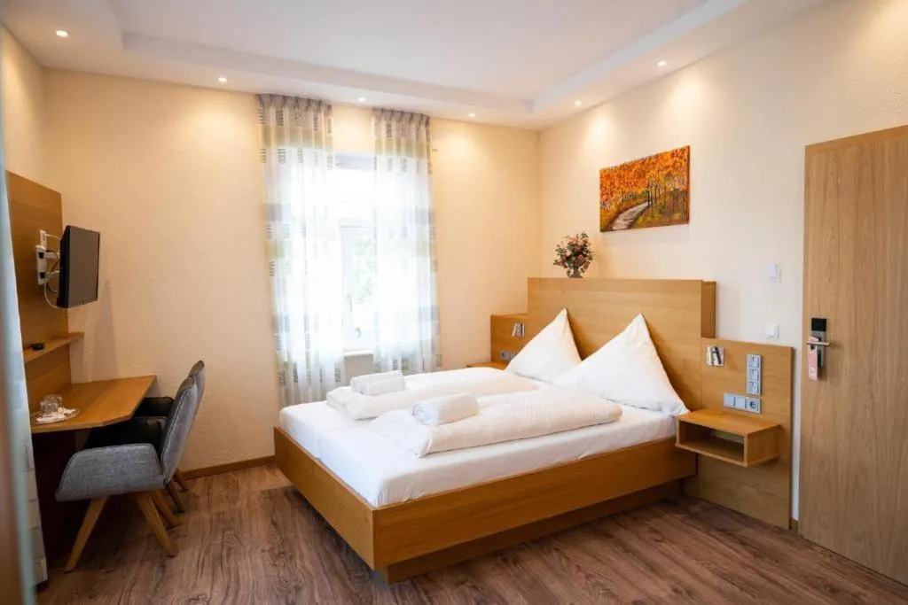 Bedroom, Bed in Gasthause Zur Krone Hotel