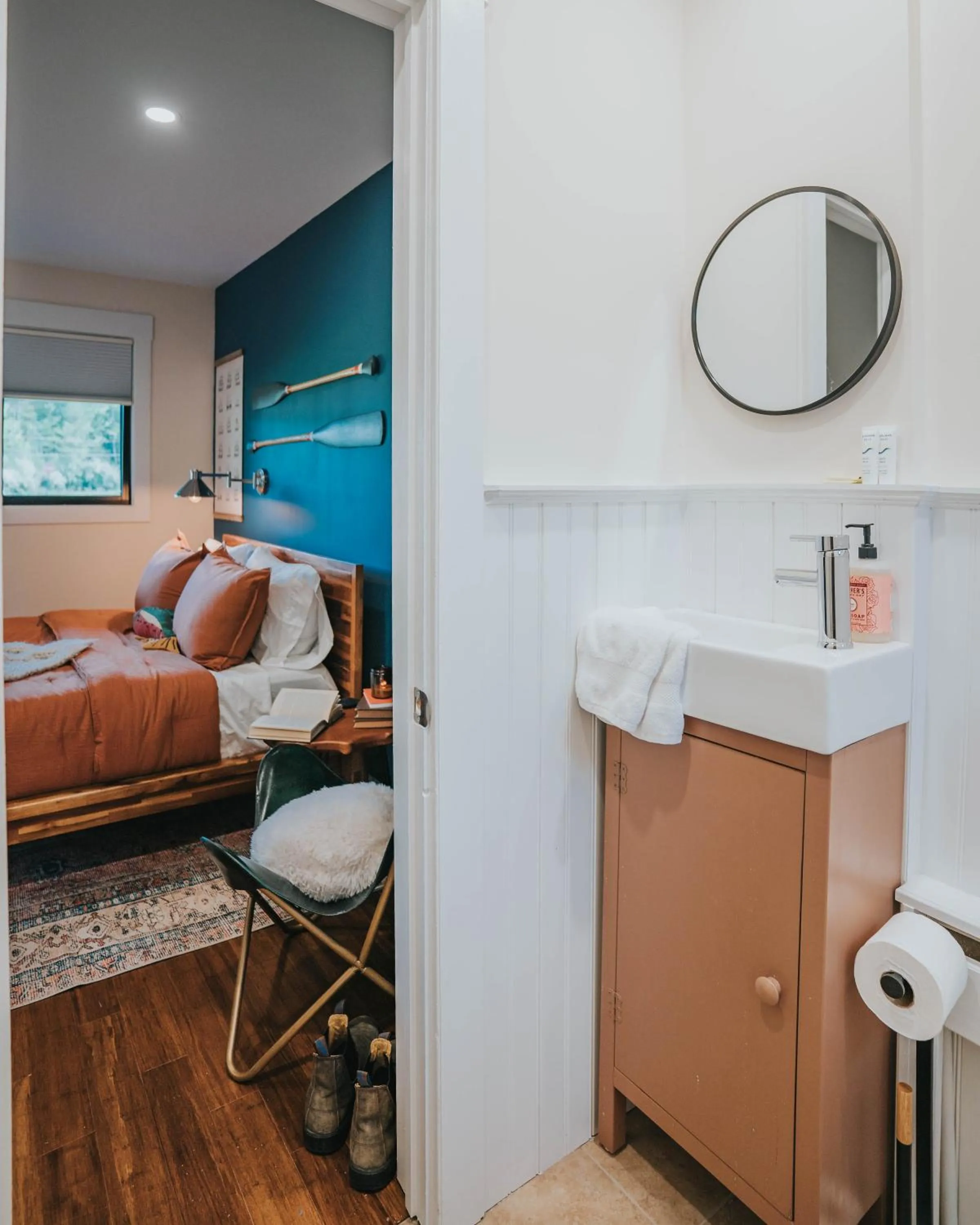 Bed in Willow Pond Motel