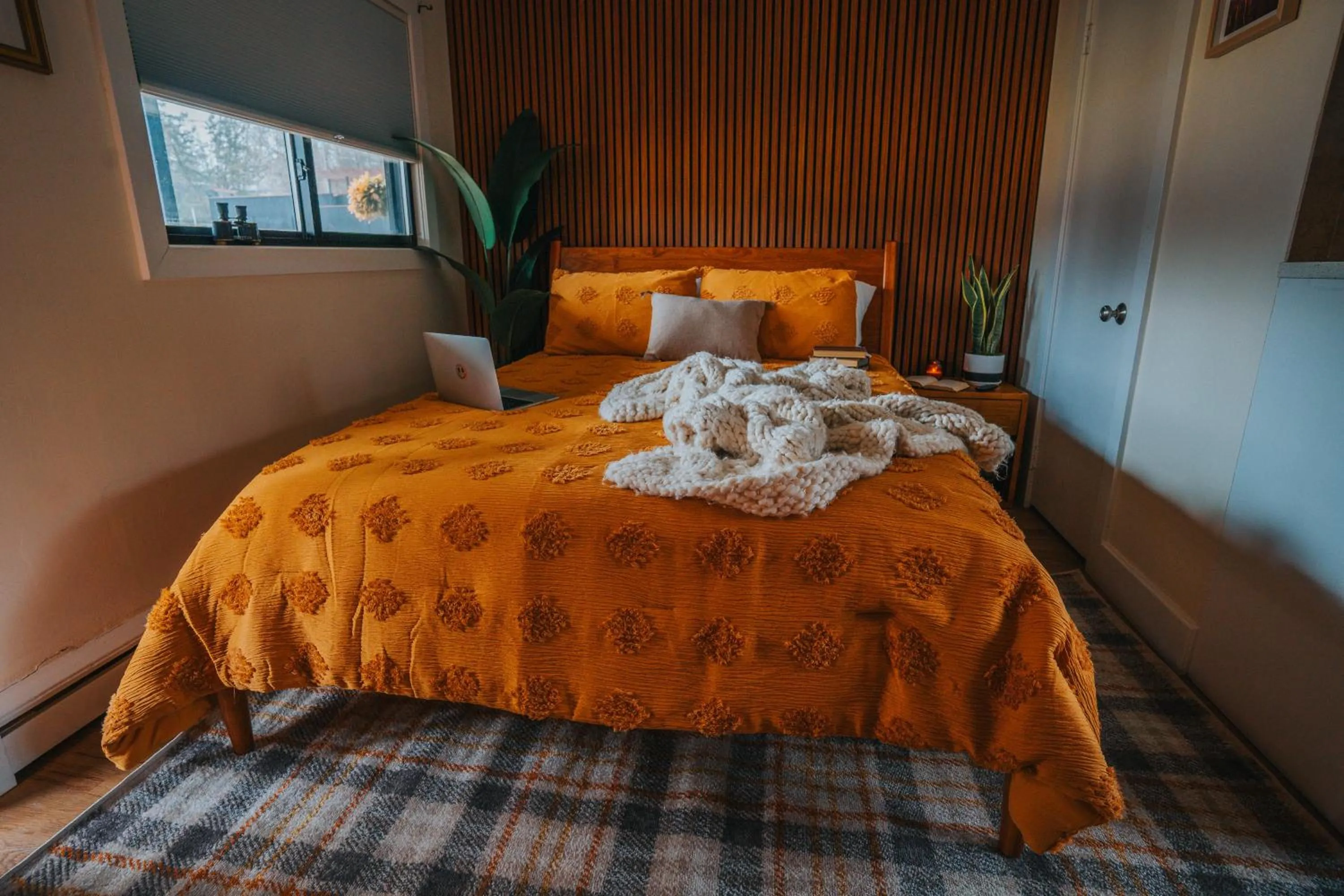 Bed in Willow Pond Motel