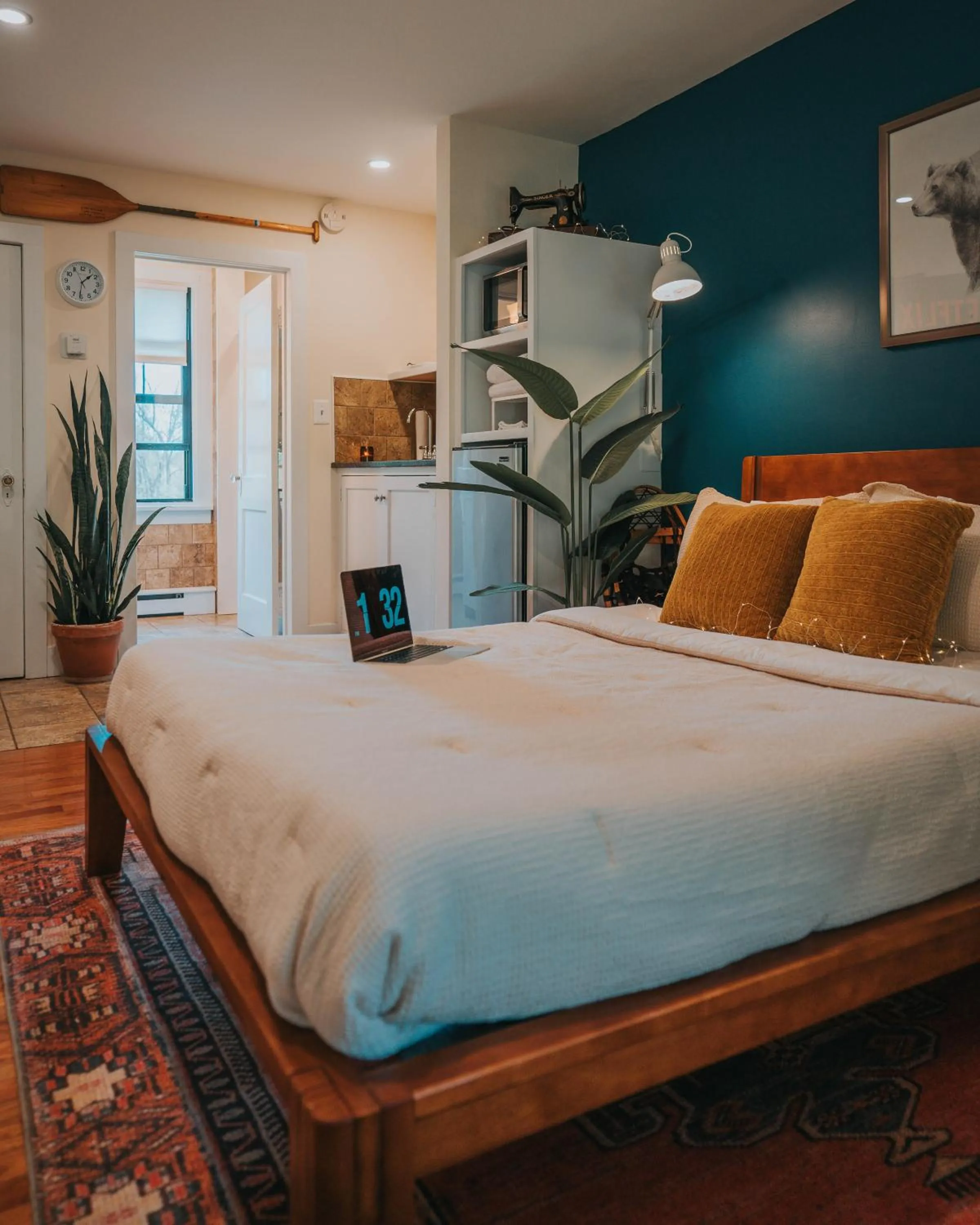 Bed in Willow Pond Motel