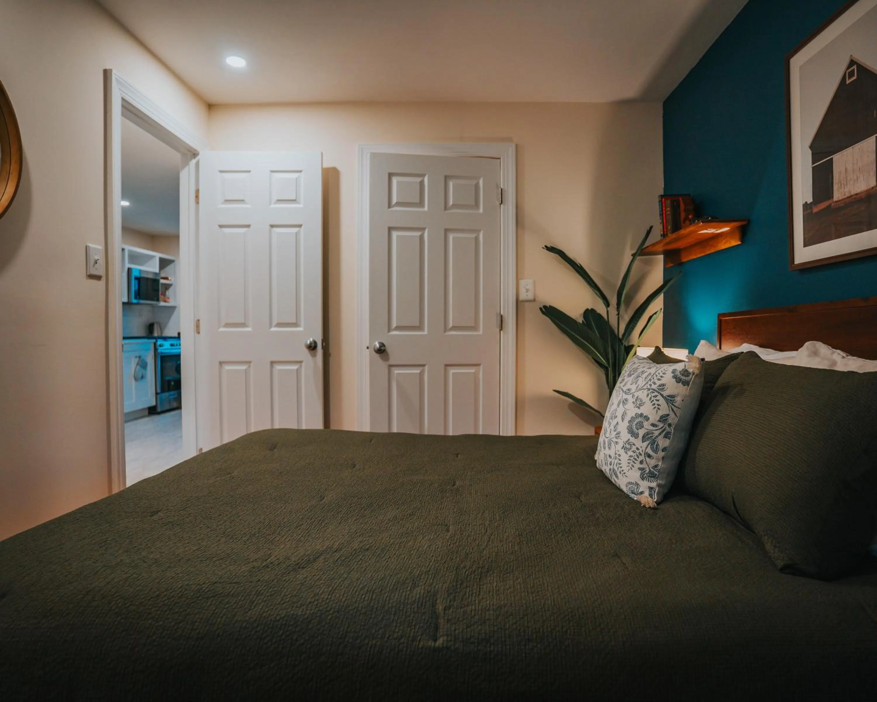 Bed in Willow Pond Motel