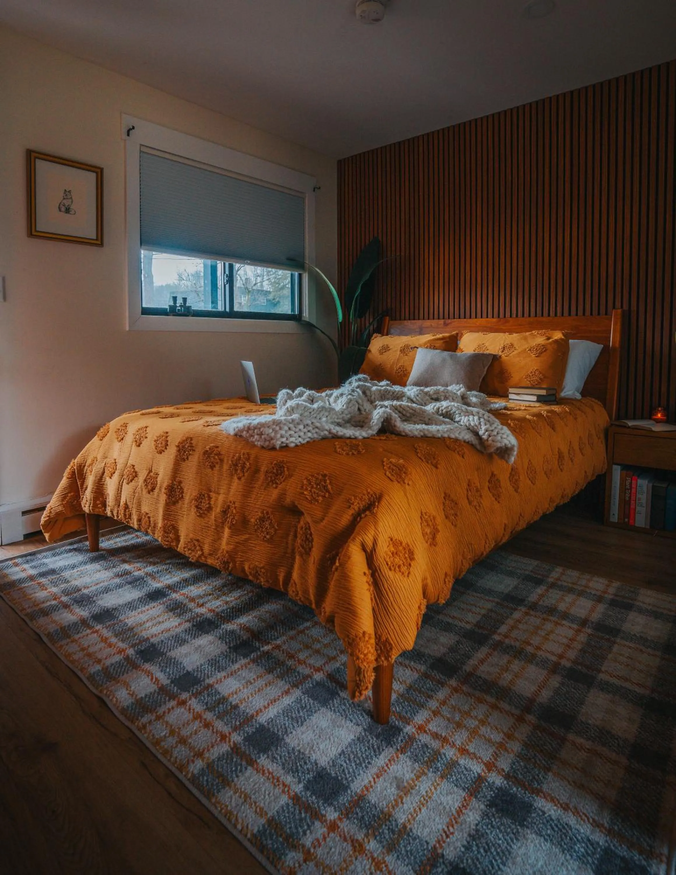 Bed in Willow Pond Motel