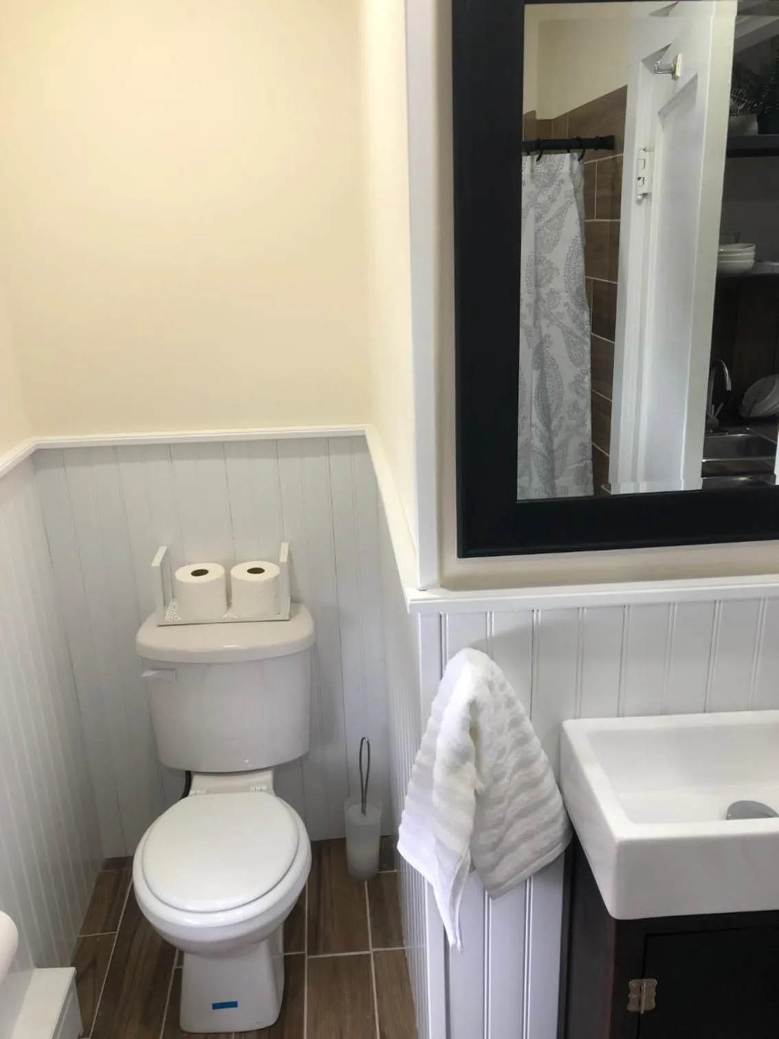 Bathroom in Willow Pond Motel