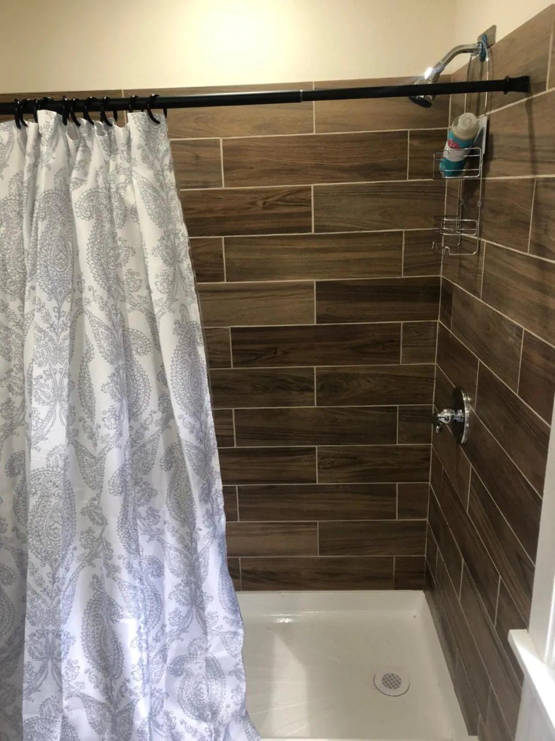 Shower in Willow Pond Motel