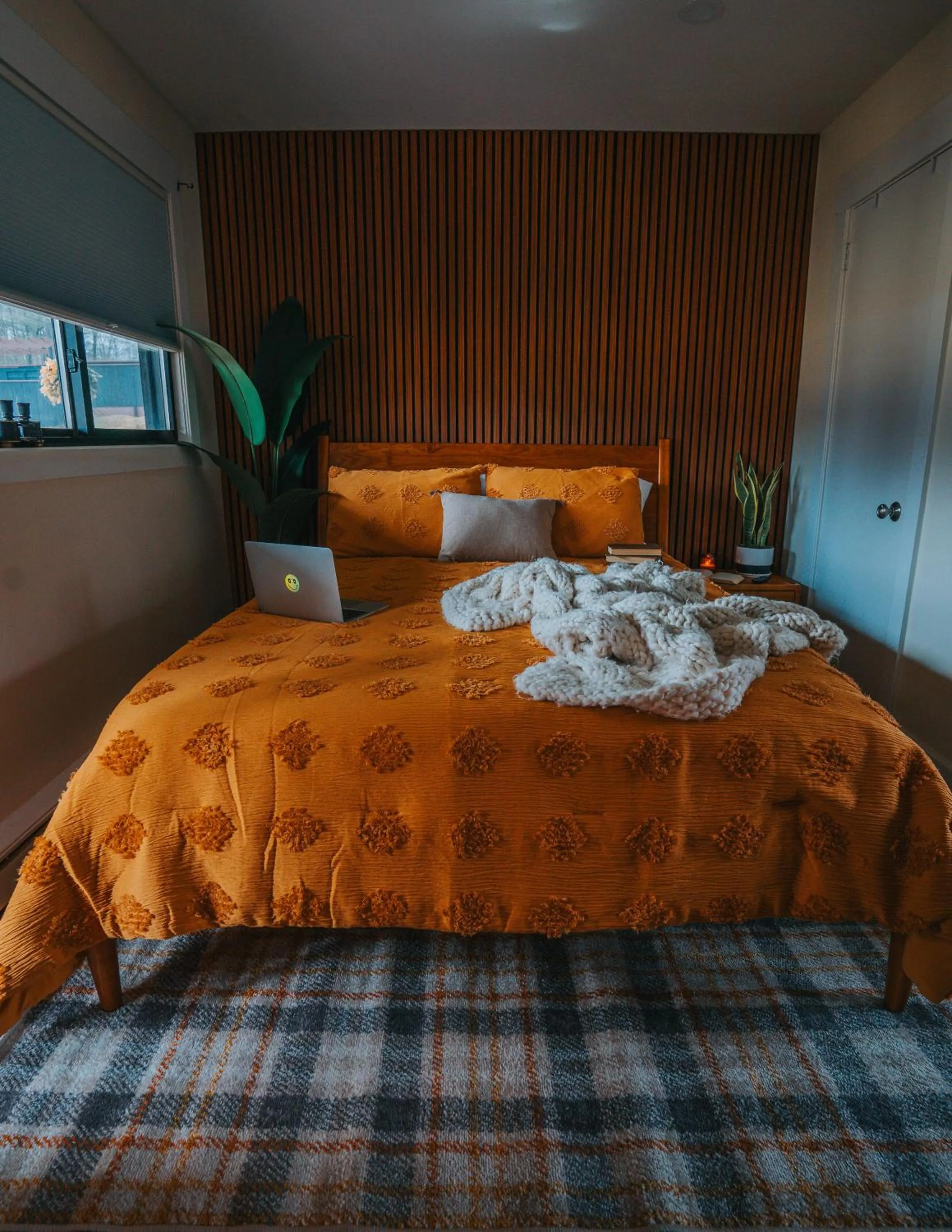 Bed in Willow Pond Motel