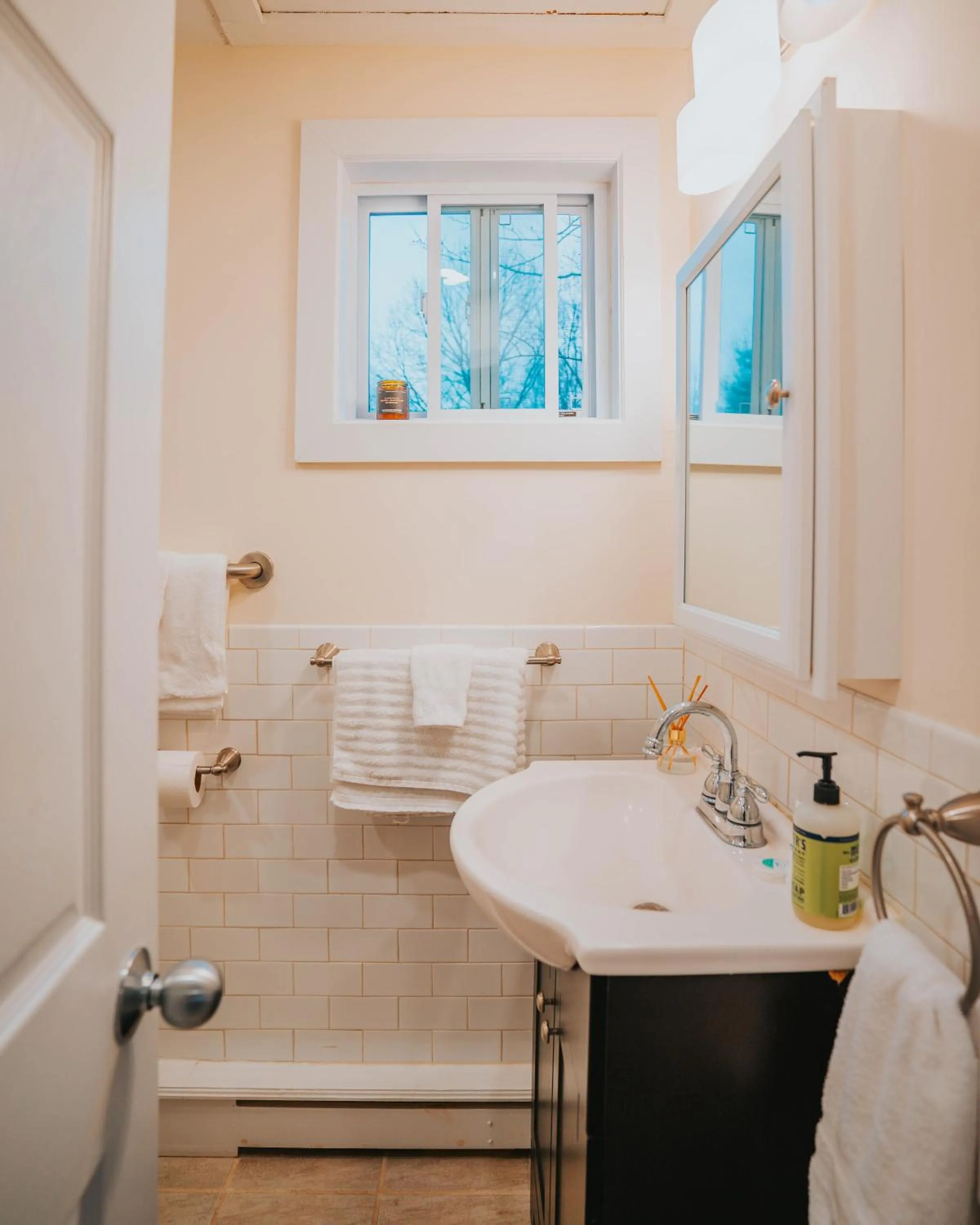 Bathroom in Willow Pond Motel