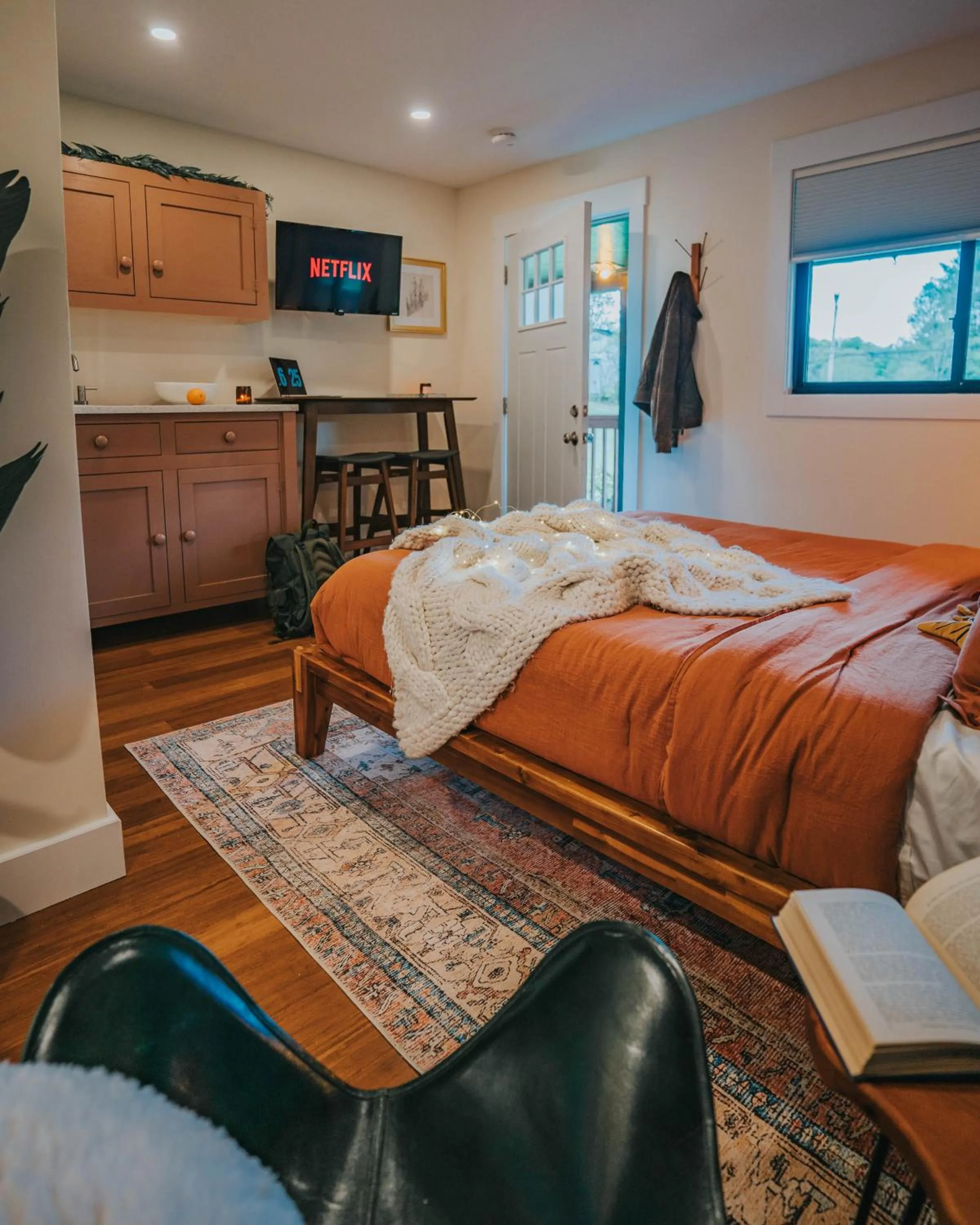 Bed in Willow Pond Motel