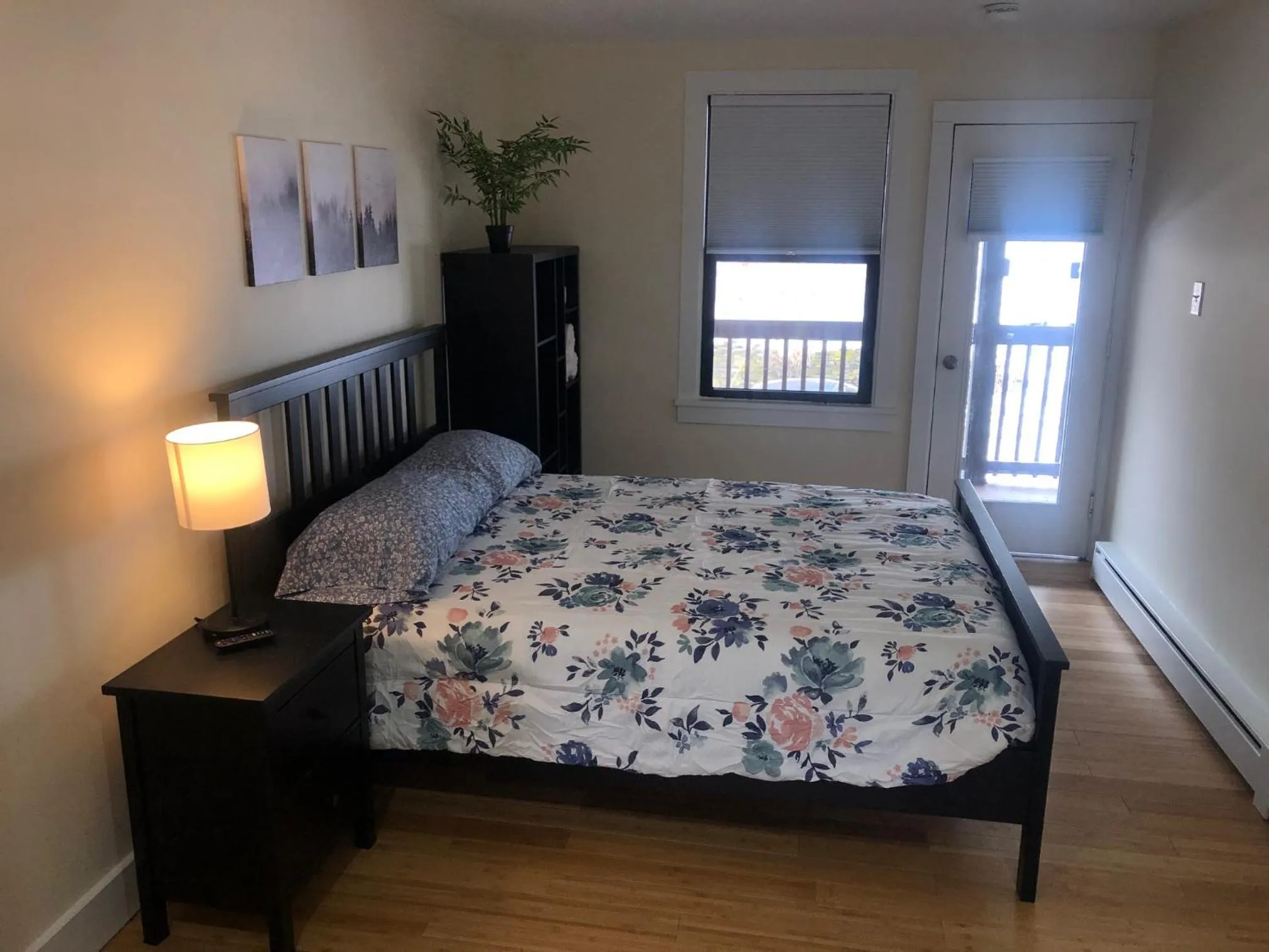 Bed in Willow Pond Motel