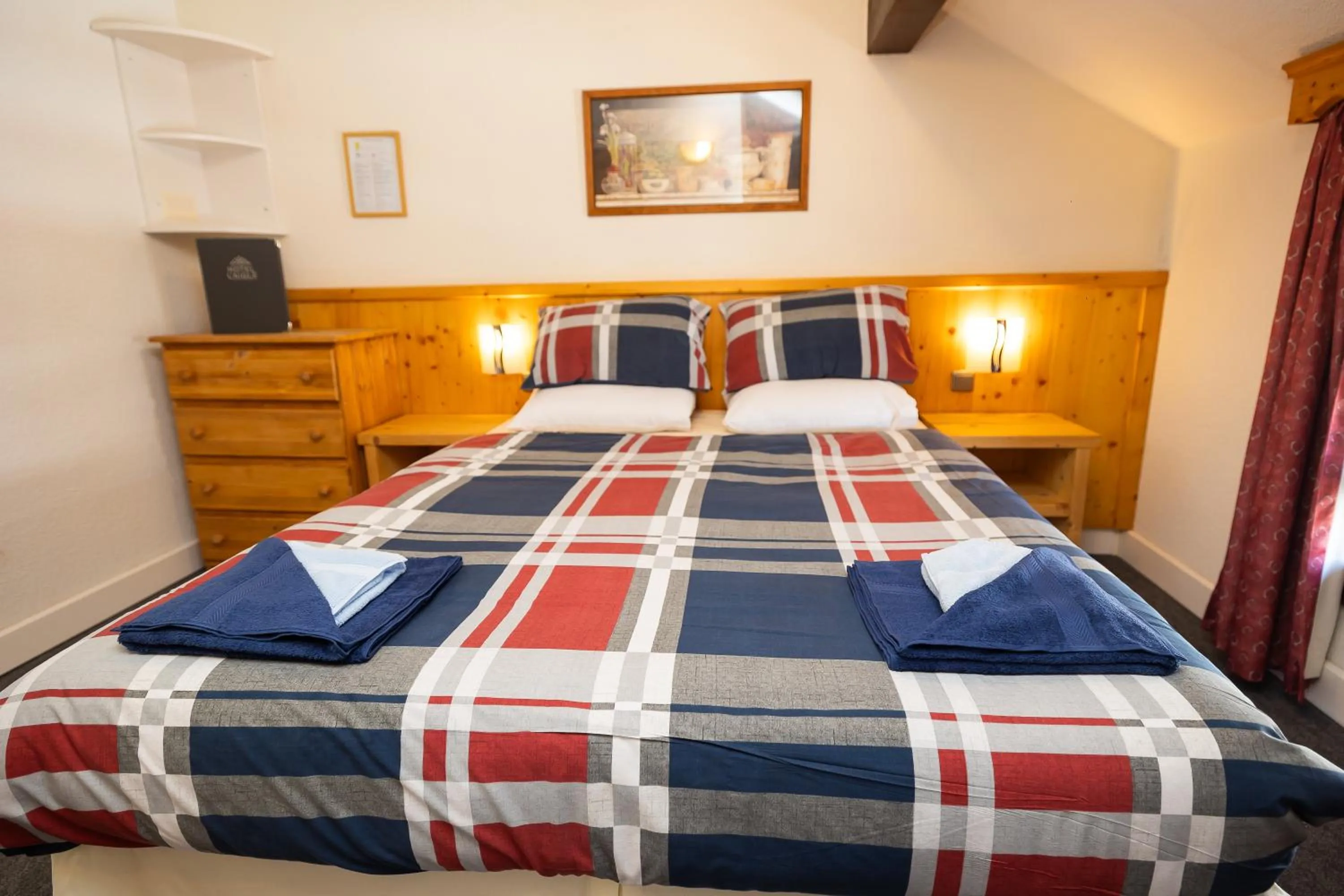 Bedroom, Bed in Hotel l'Aigle