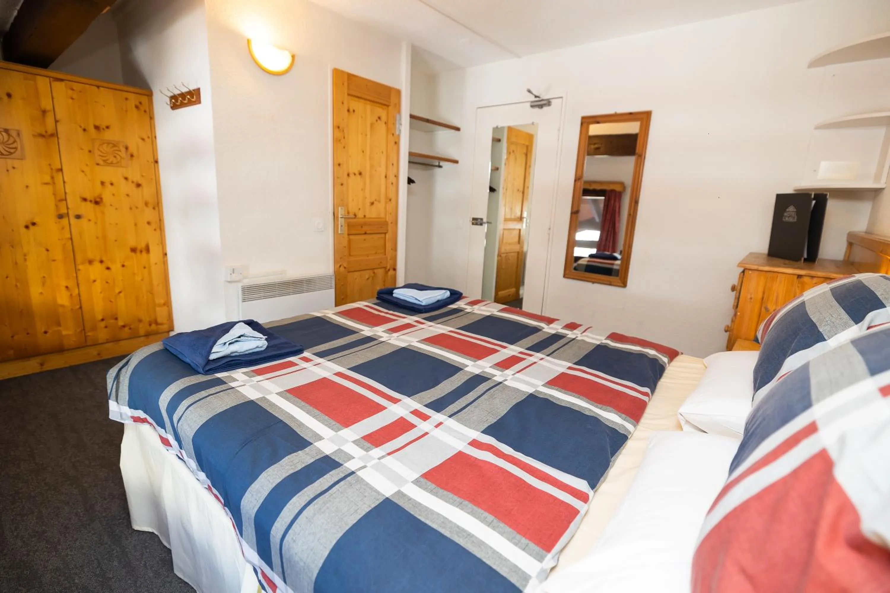 Bedroom, Bed in Hotel l'Aigle