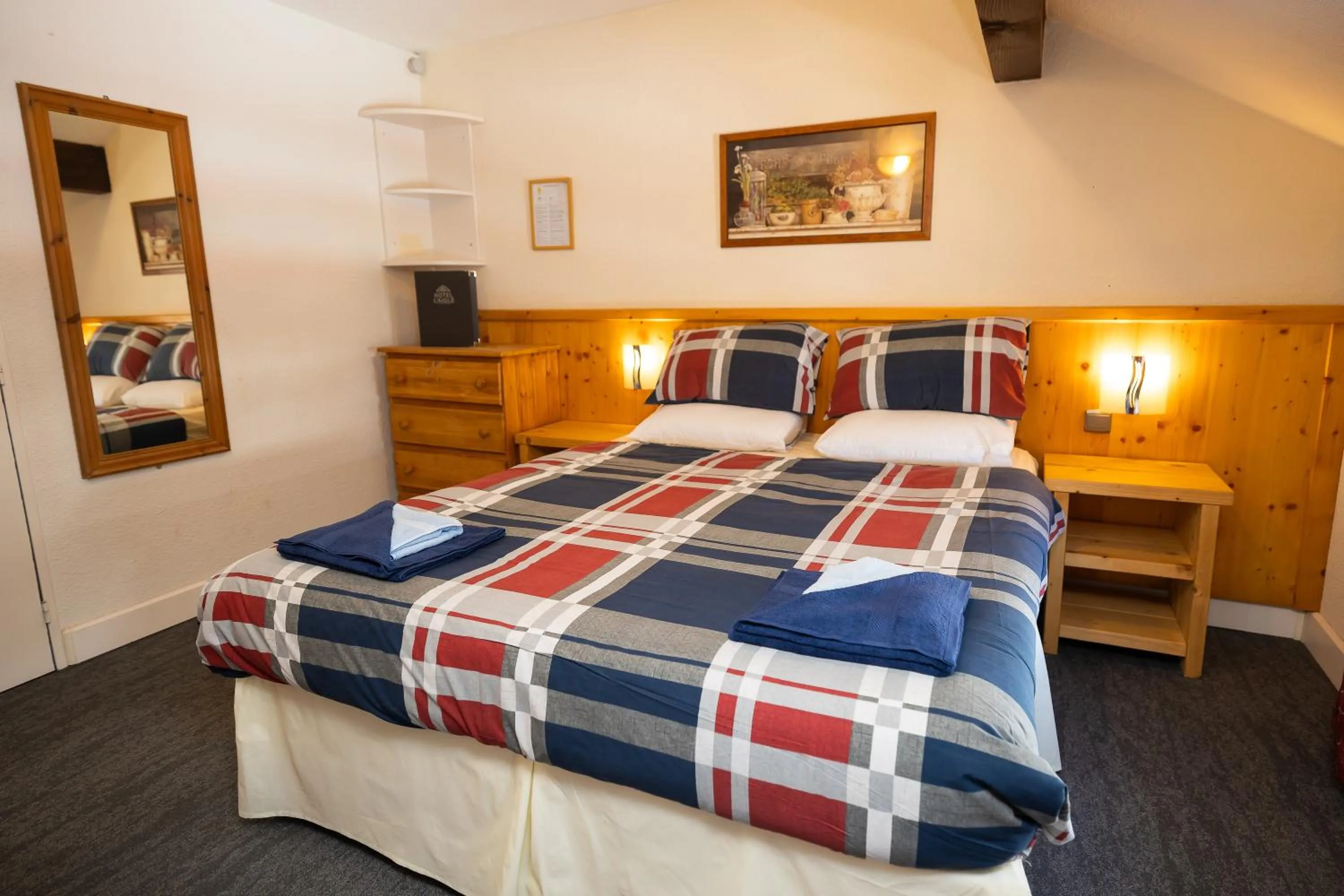 Bedroom, Bed in Hotel l'Aigle