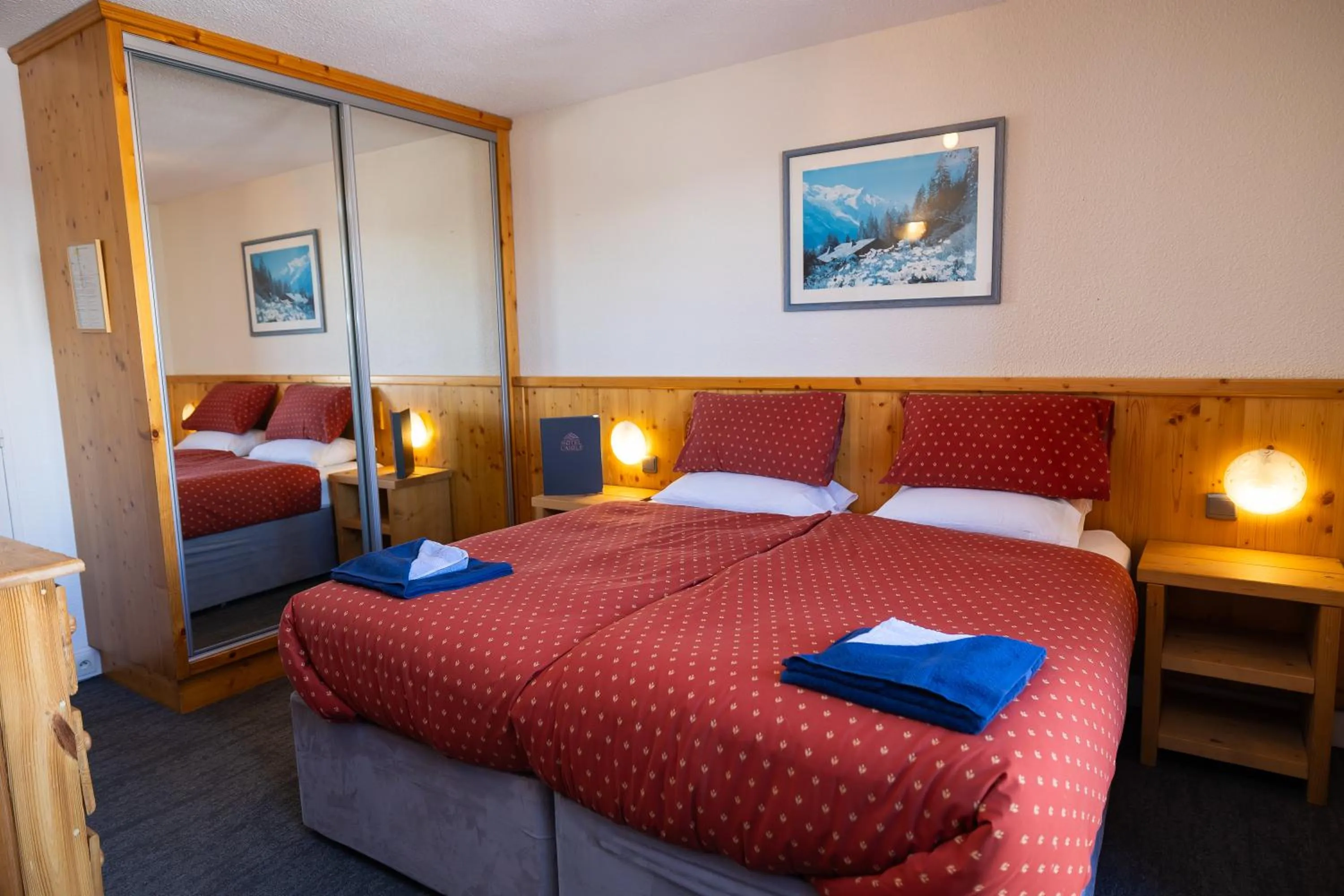 Bedroom, Bed in Hotel l'Aigle