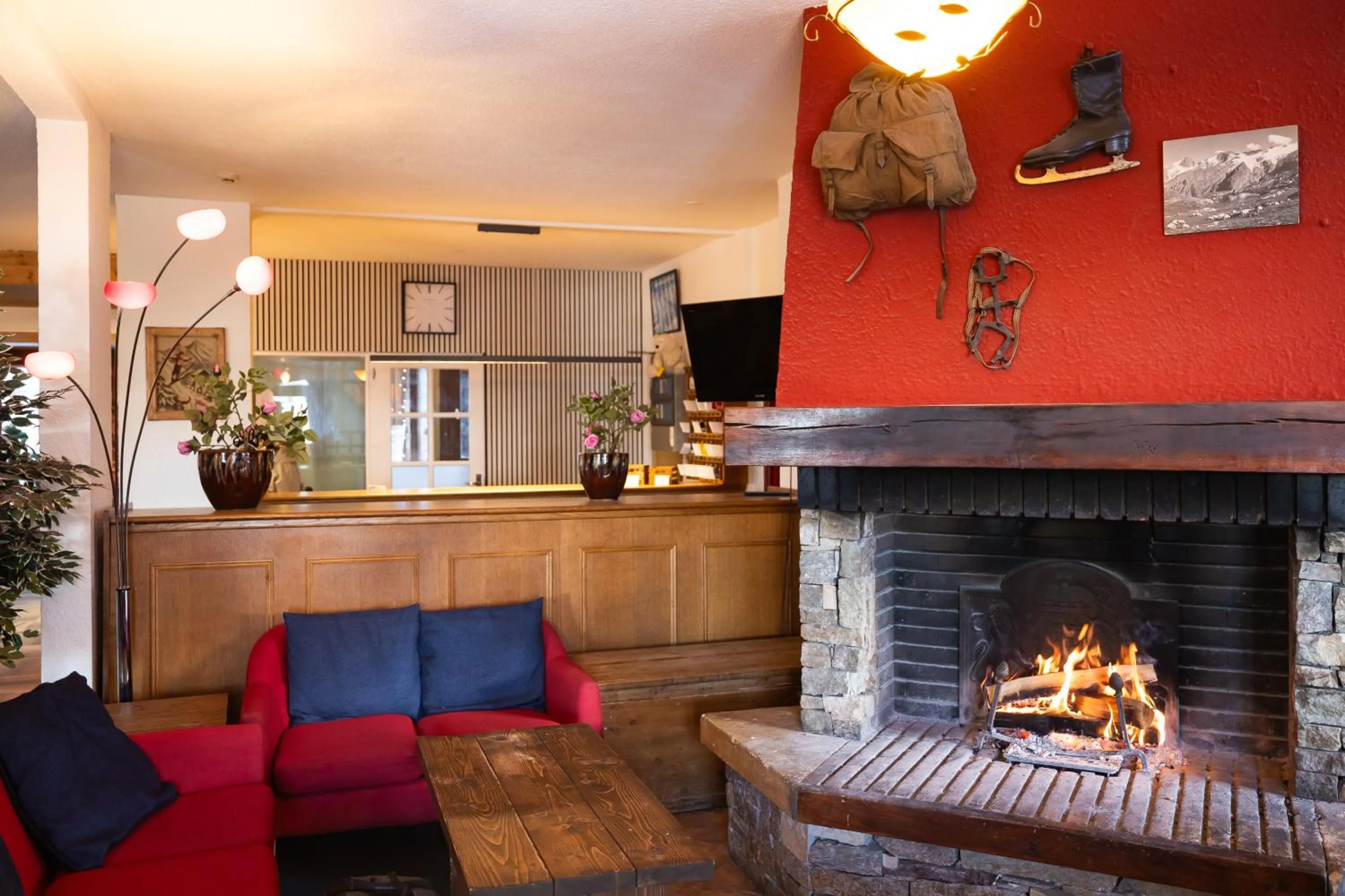 fireplace in Hotel l'Aigle