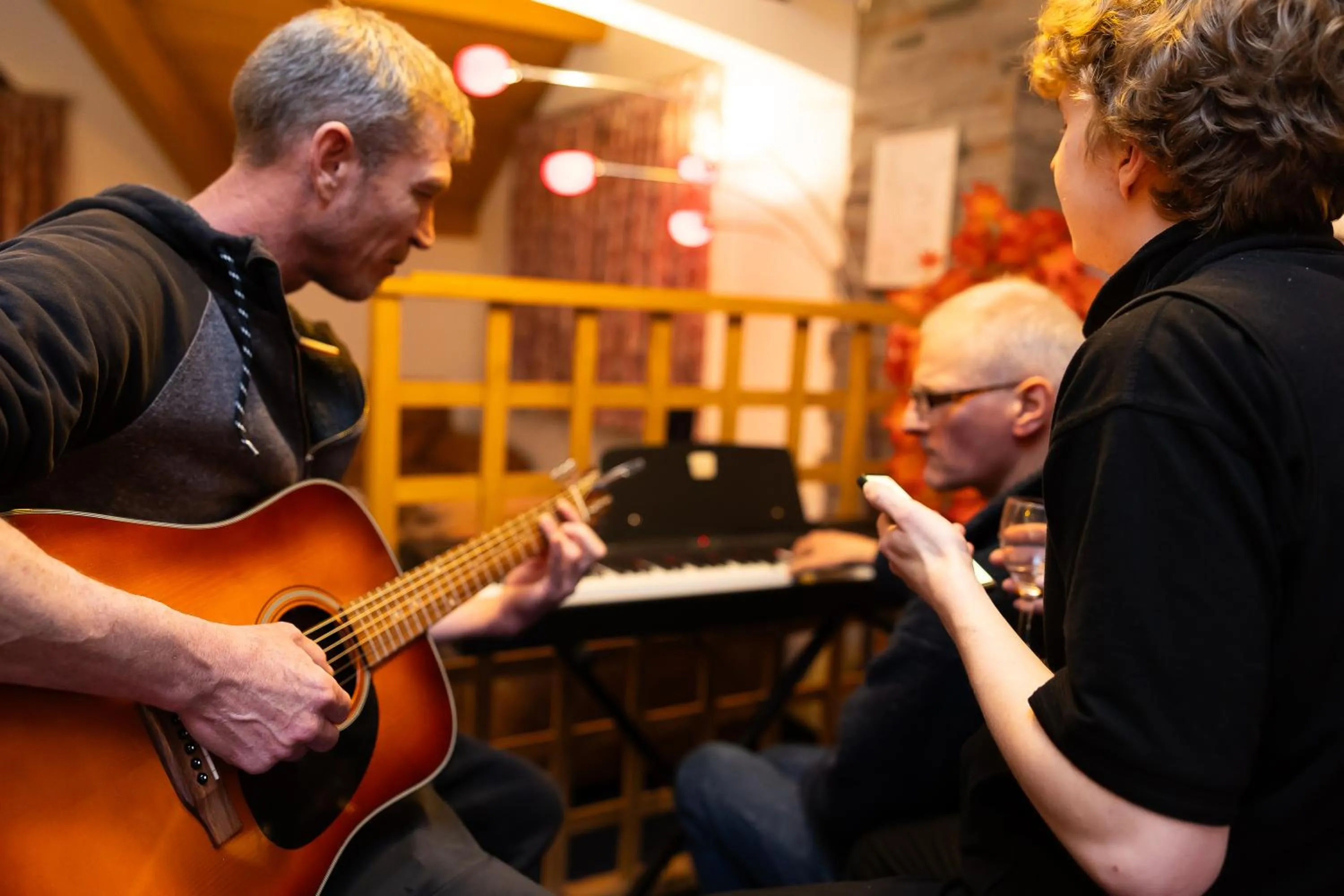 Evening entertainment in Hotel l'Aigle