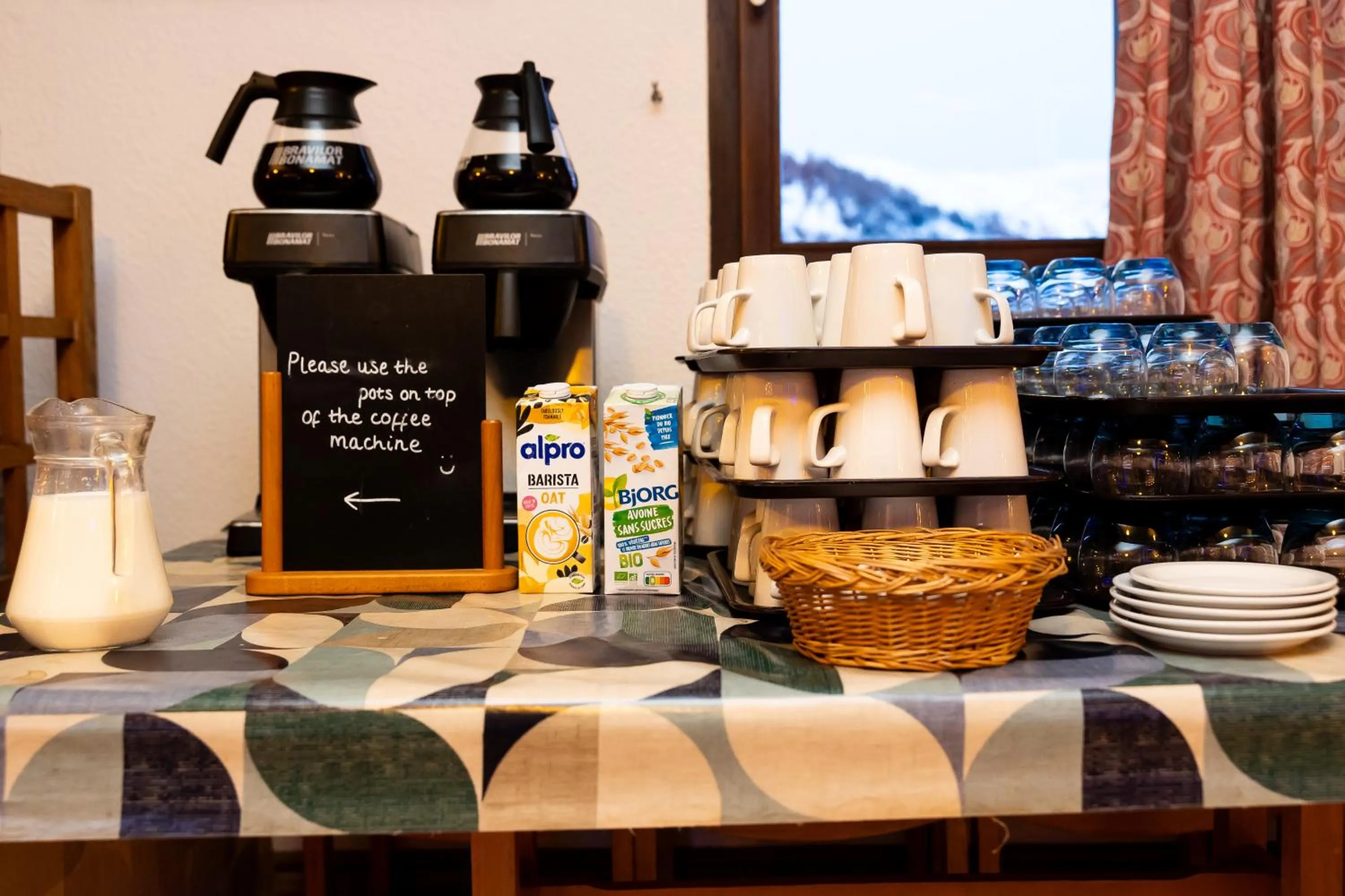 Coffee/tea facilities in Hotel l'Aigle