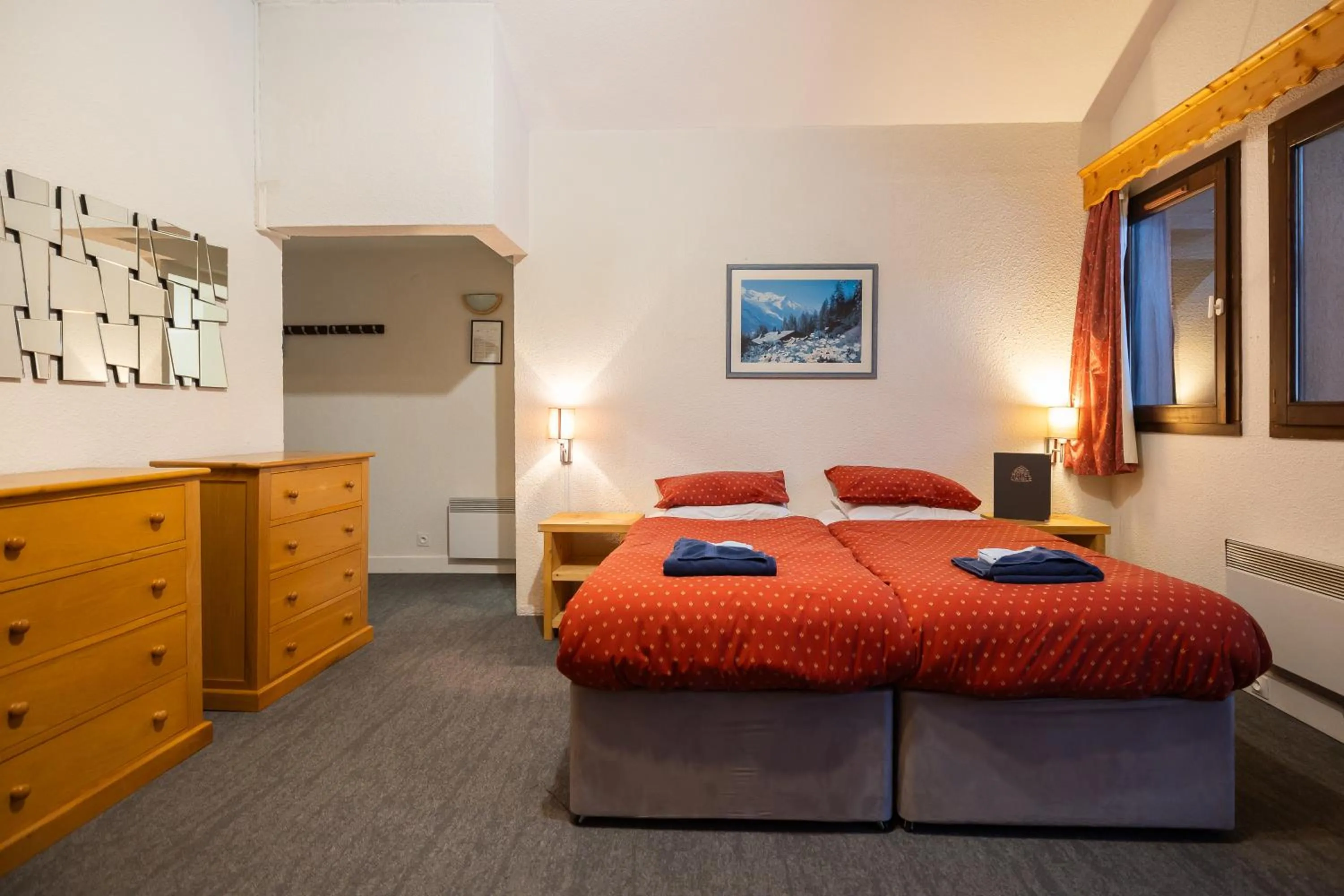 Bedroom, Bed in Hotel l'Aigle