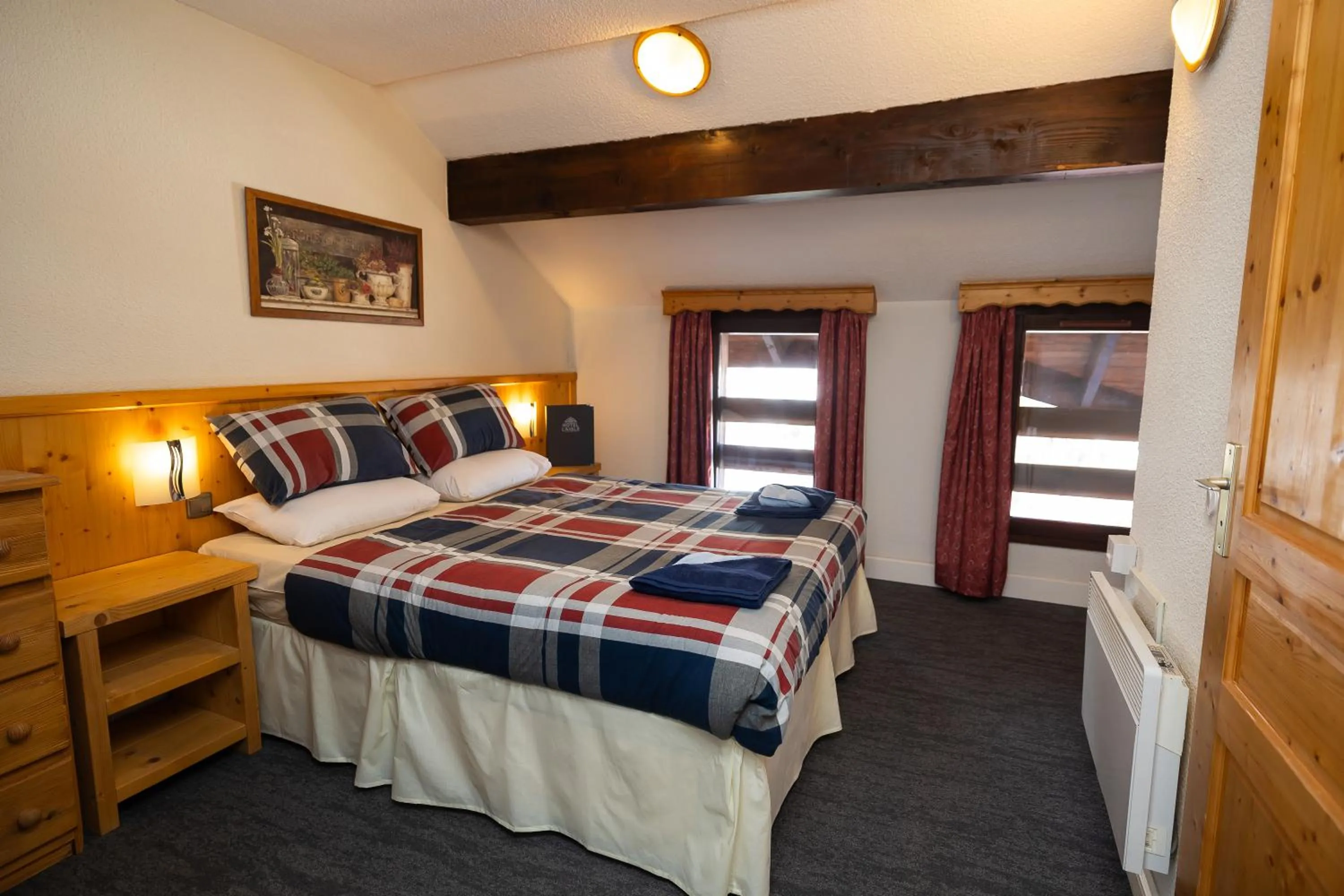 Bedroom, Bed in Hotel l'Aigle