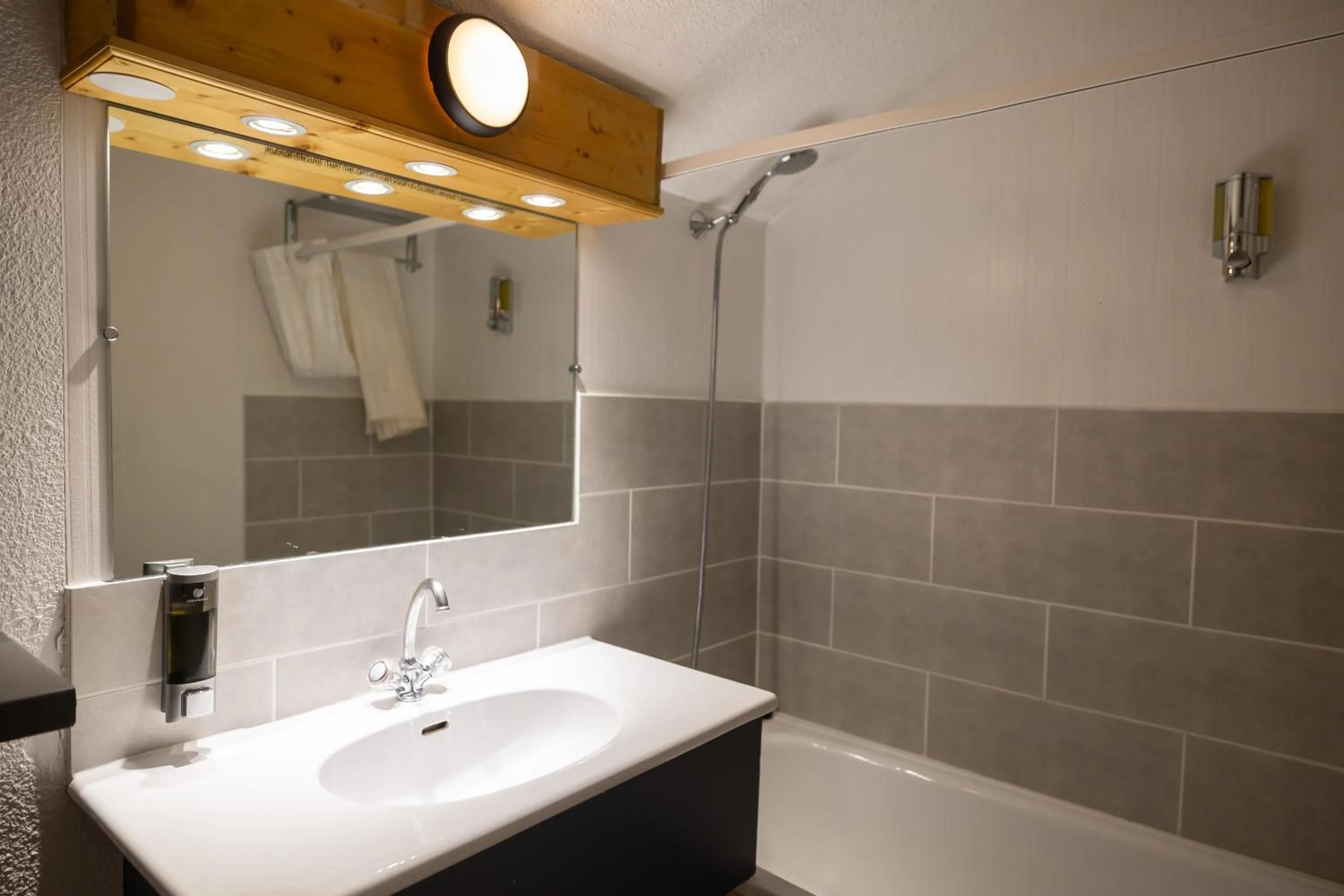 Bathroom in Hotel l'Aigle