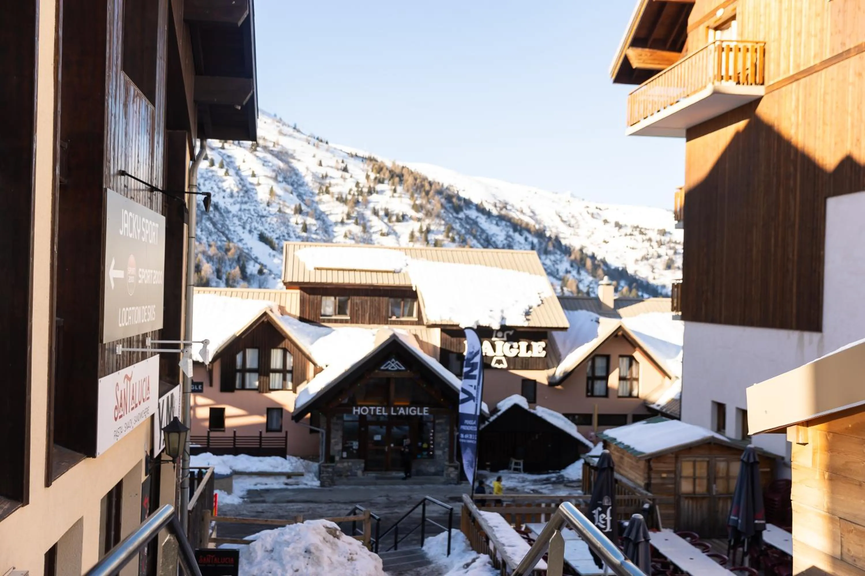 Property building in Hotel l'Aigle