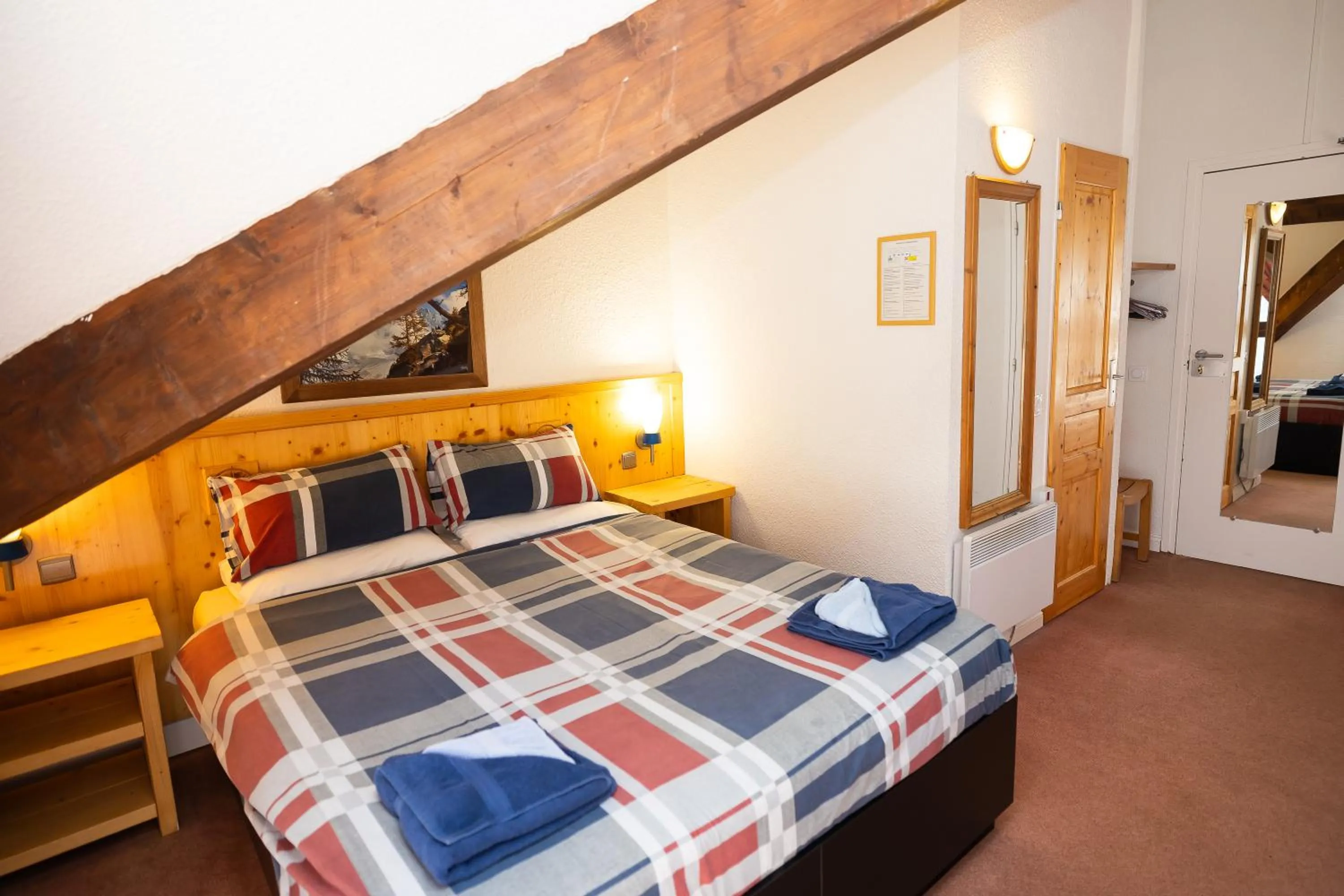Bedroom, Bed in Hotel l'Aigle