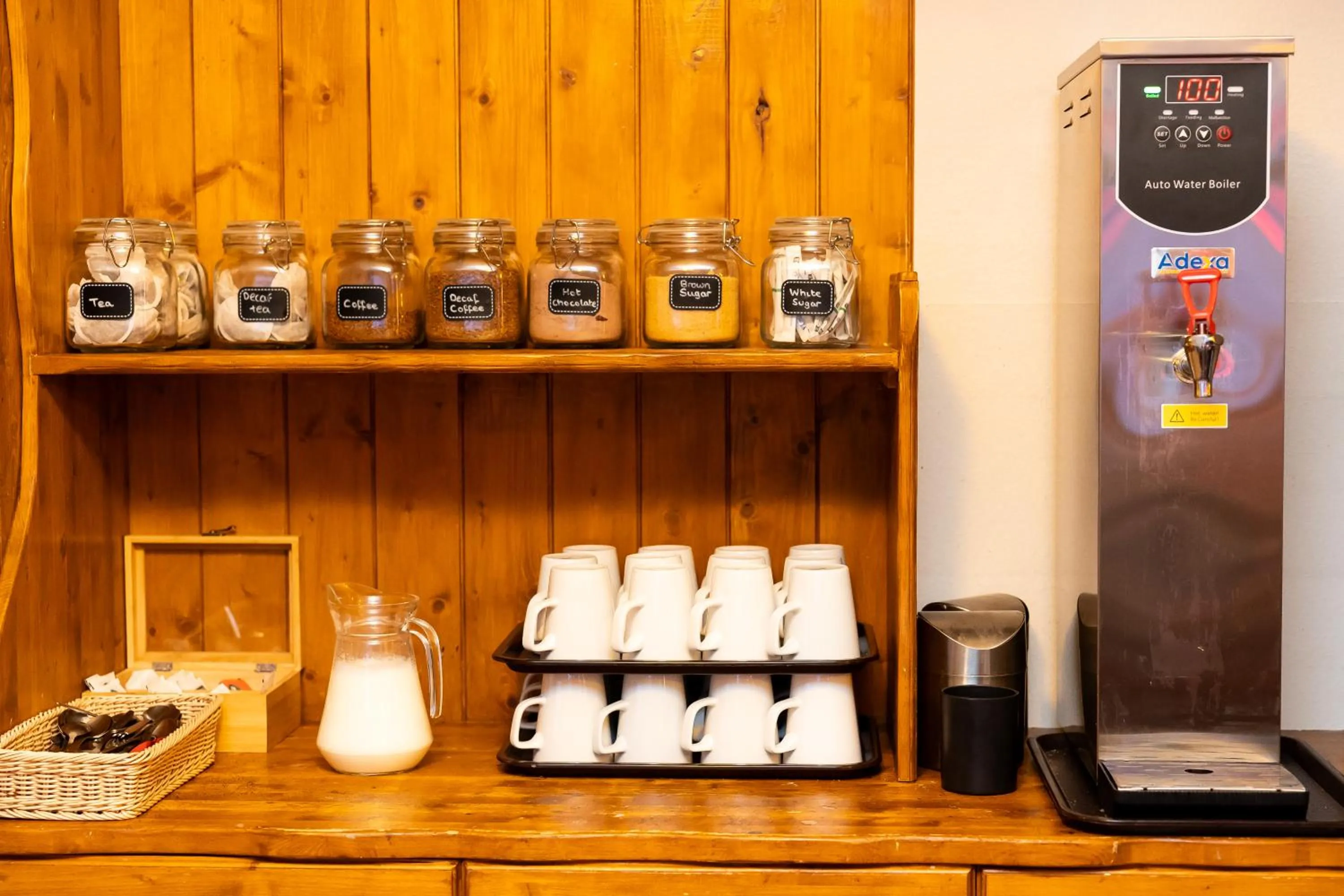 Breakfast in Hotel l'Aigle