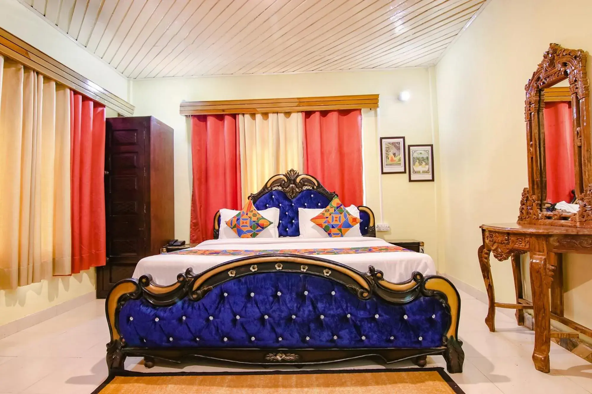 Bed in Royal Green Buds Bed in Royal Green Buds