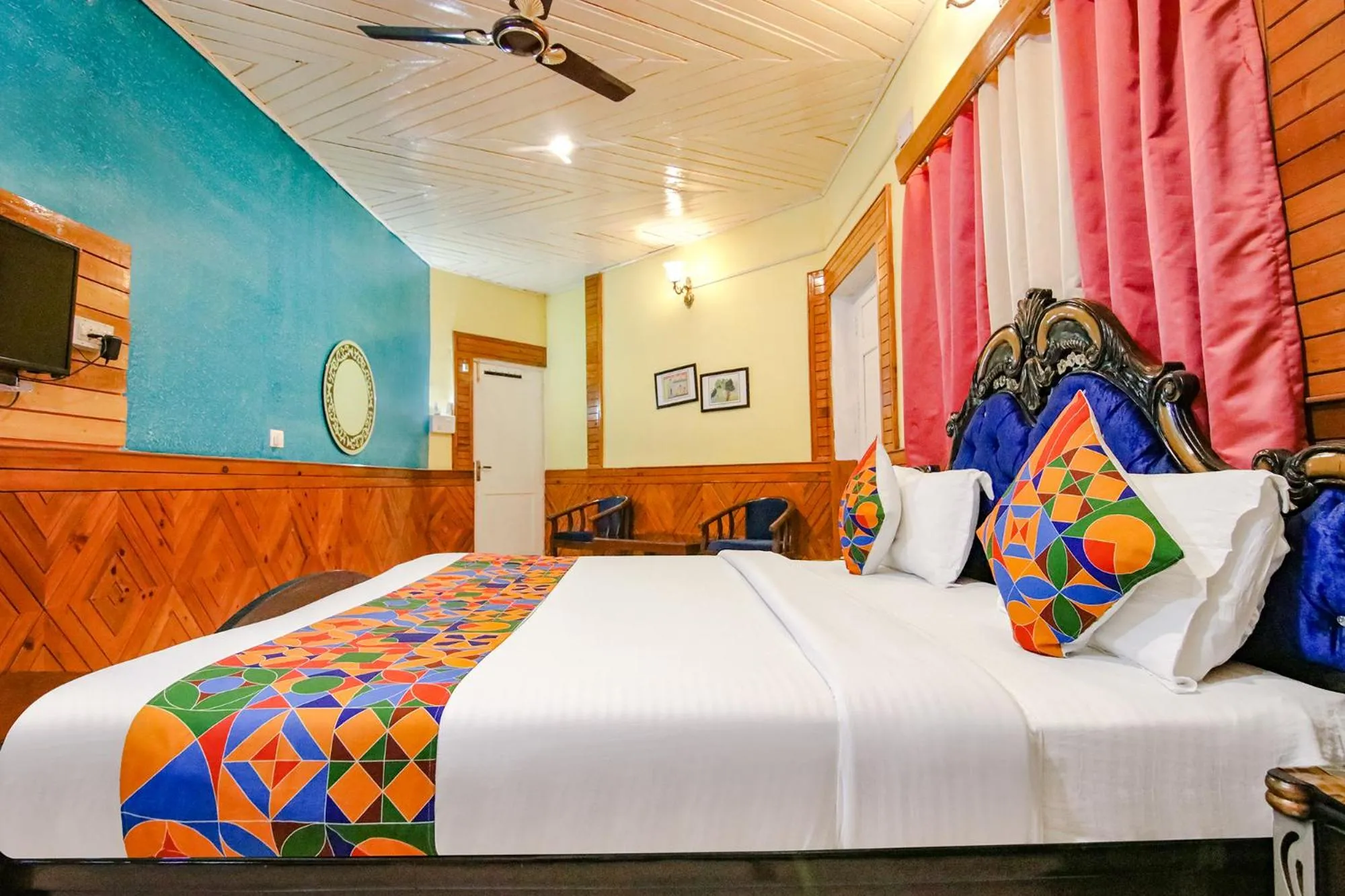 Bed in Royal Green Buds