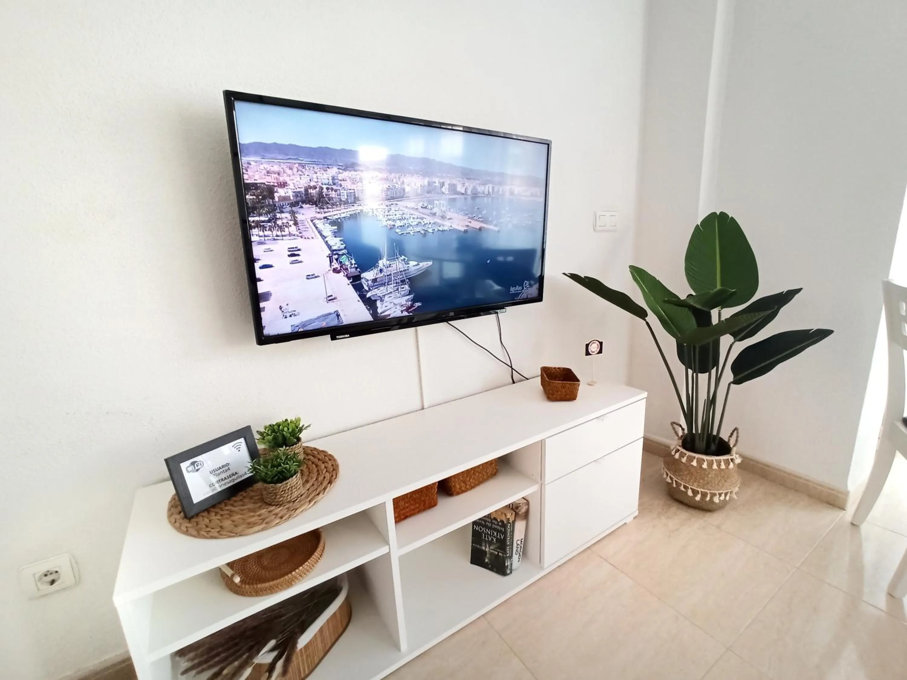 TV and multimedia in Avenida Principal - Gran Terraza junto a la playa - by Aloha Palma