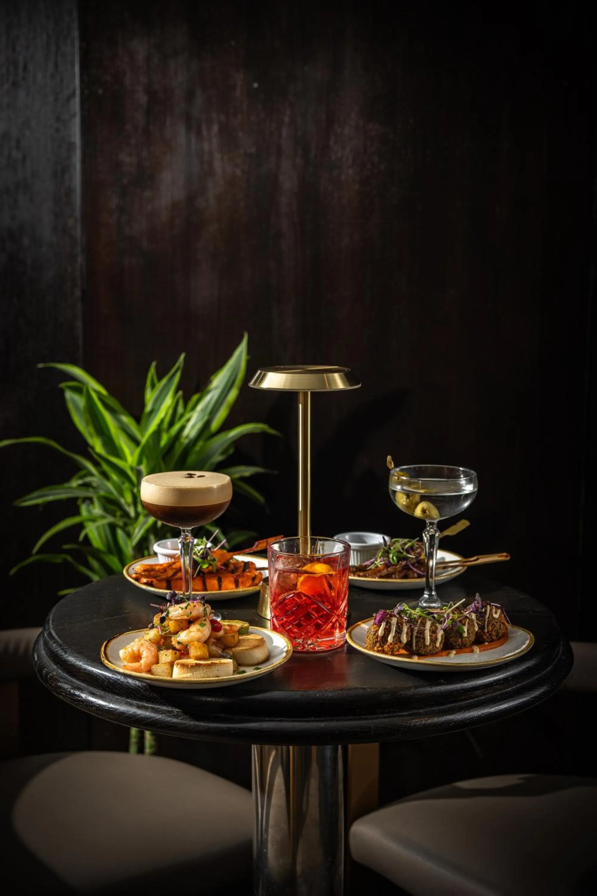 Restaurant/places to eat in President Hotel