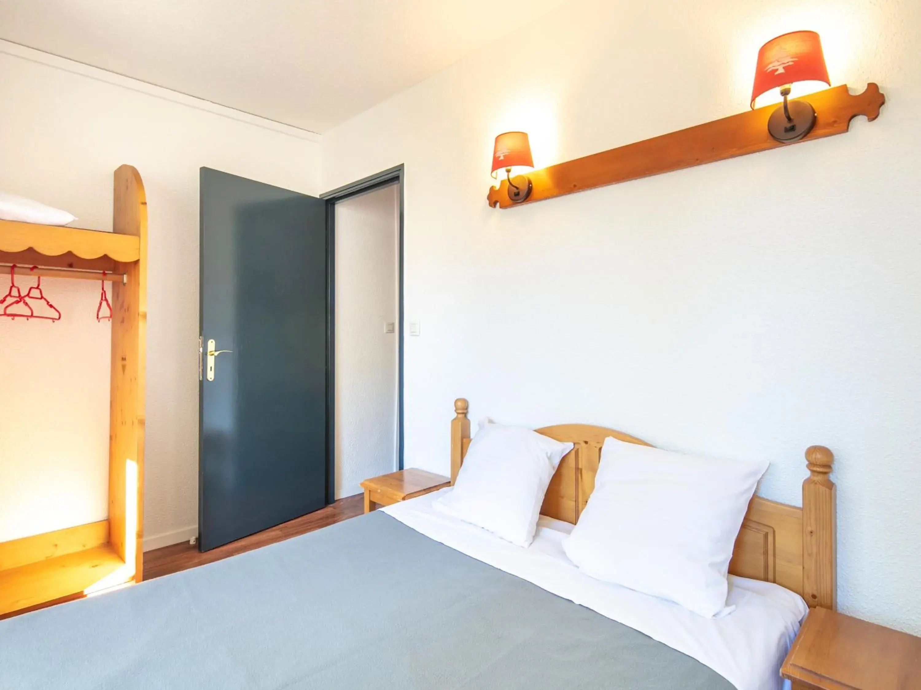 Bedroom, Bed in Vacancéole - Résidence L'Edelweiss Bedroom, Bed in Vacancéole - Résidence L'Edelweiss